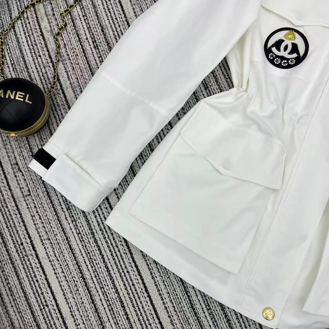 Куртки И Пуховики Женские Chanel 10777566