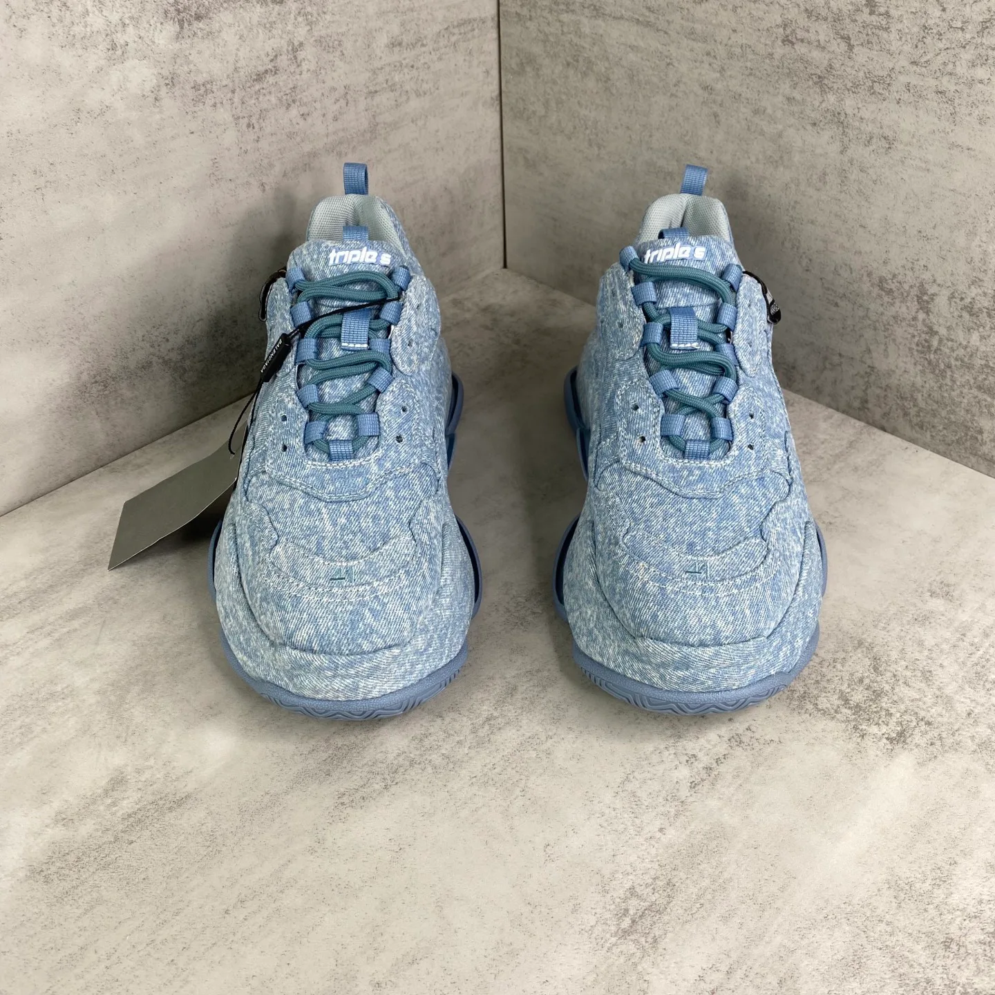 Кроссовки Женские Balenciaga 18686620