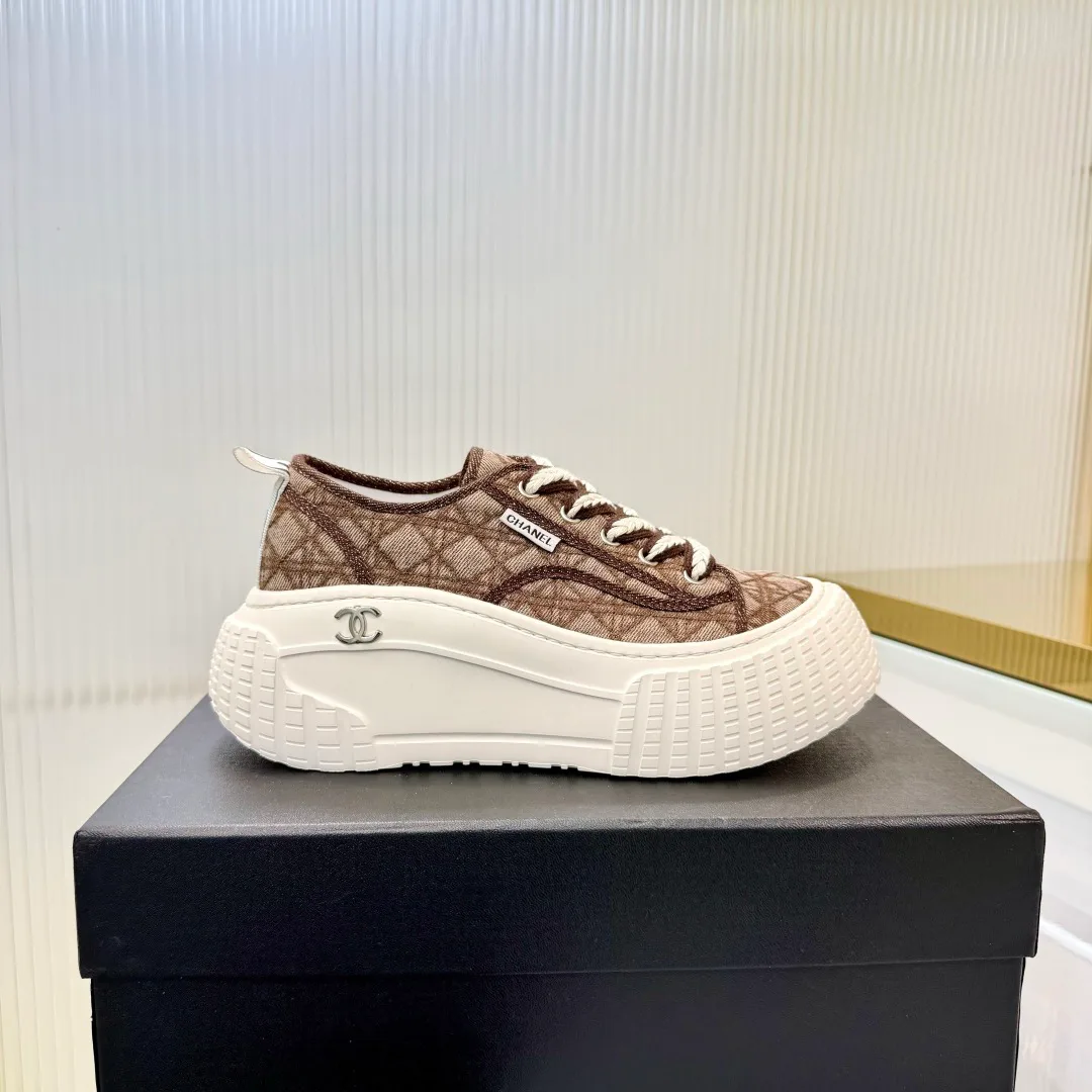 Кроссовки Женские Chanel 18366992