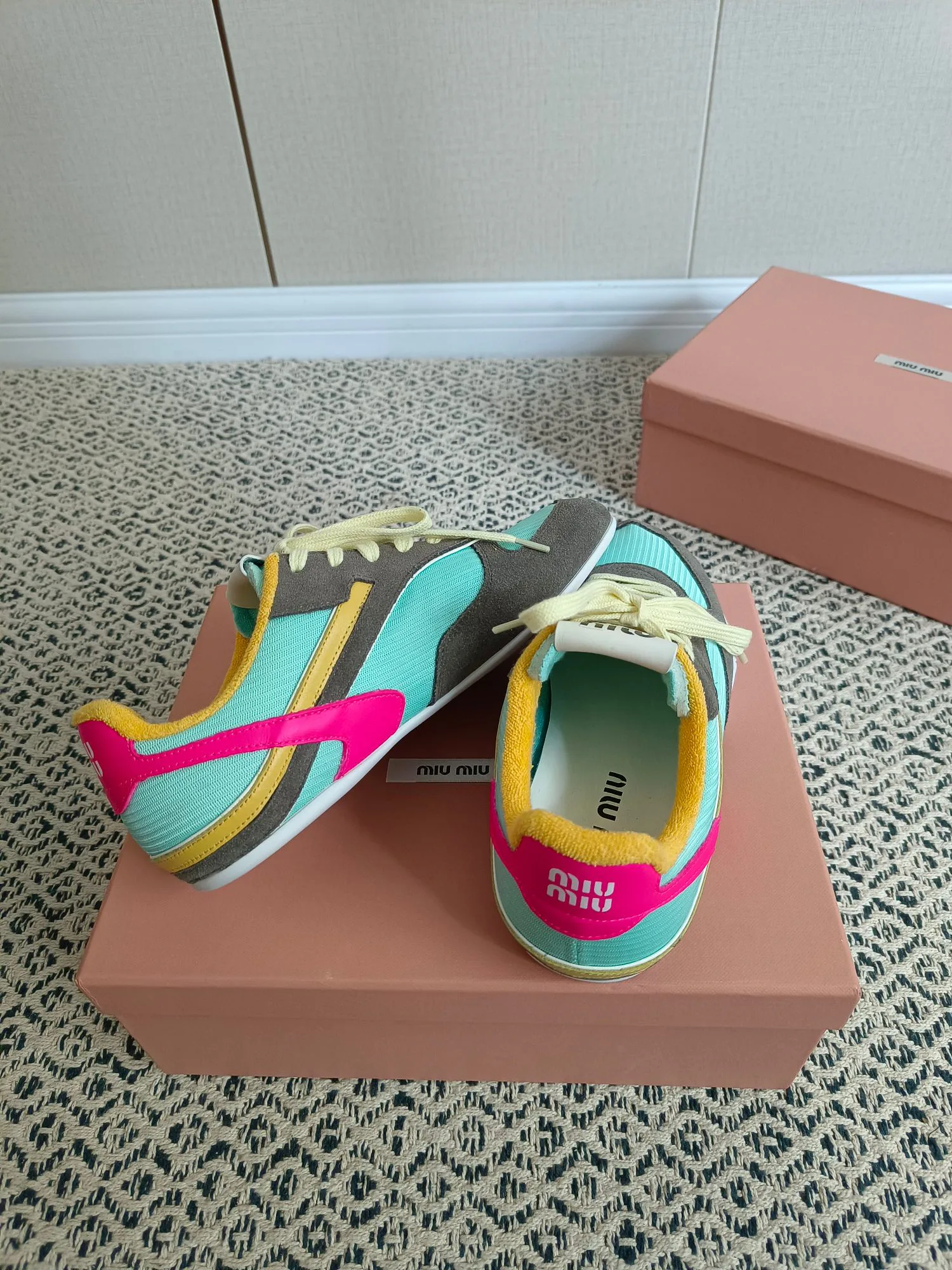 Кроссовки Женские Miu Miu 18273942