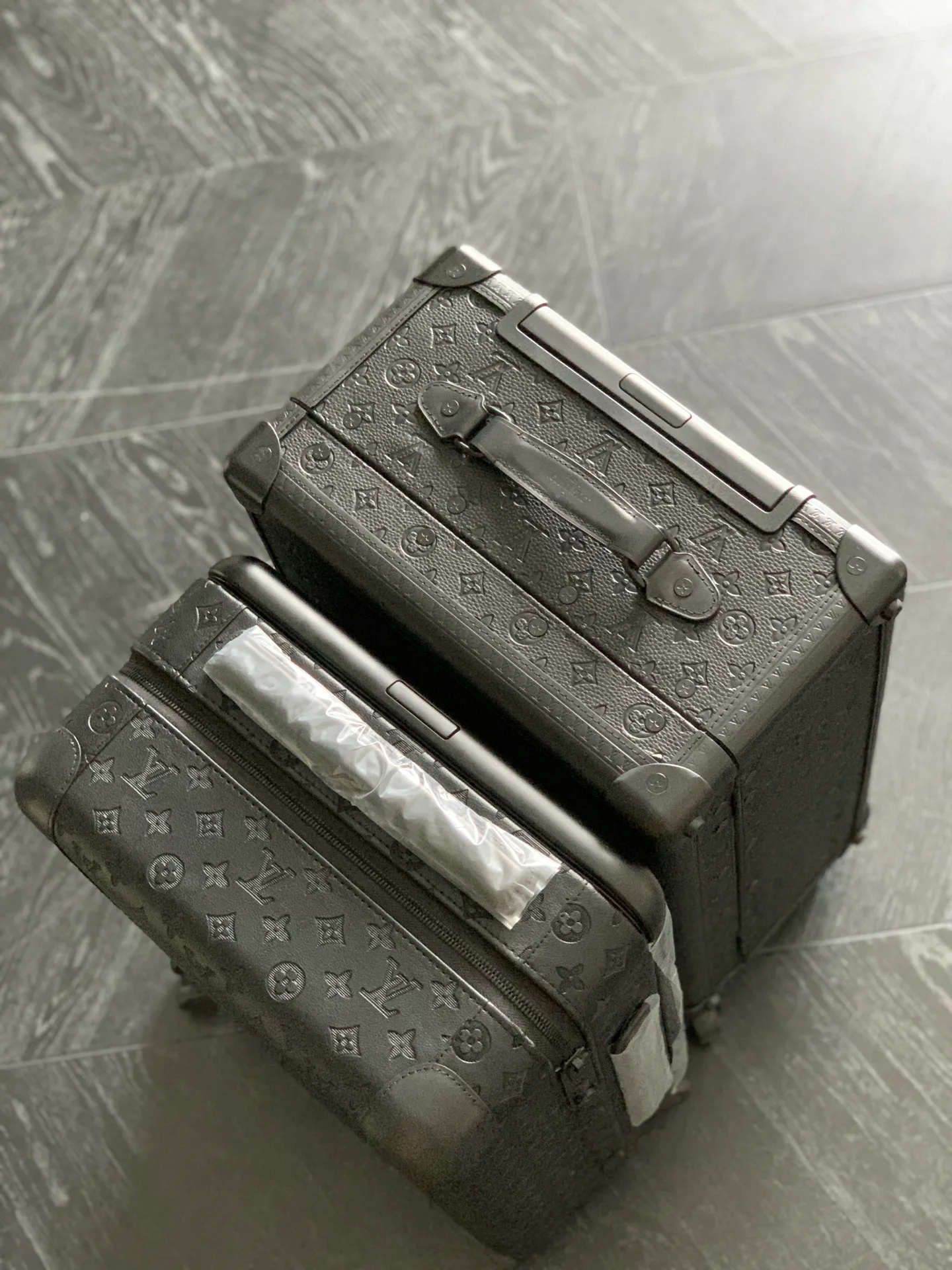 Чемоданы Louis Vuitton 14253213