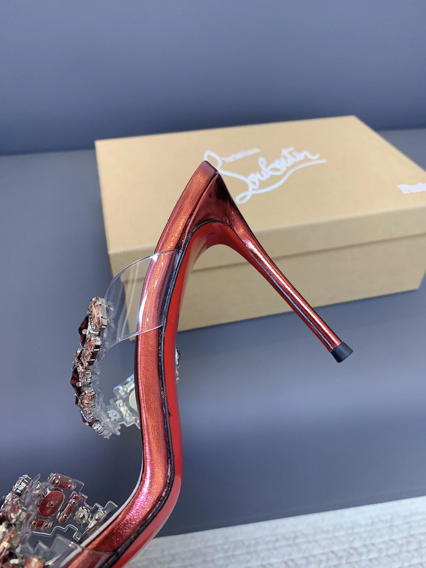 Босоножки Женские Christian Louboutin 17656593