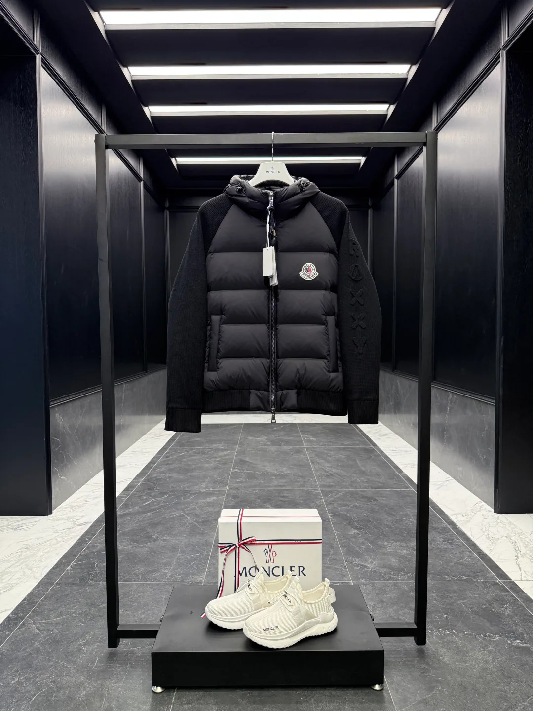 Куртки И Пуховики Женские Moncler 1521827