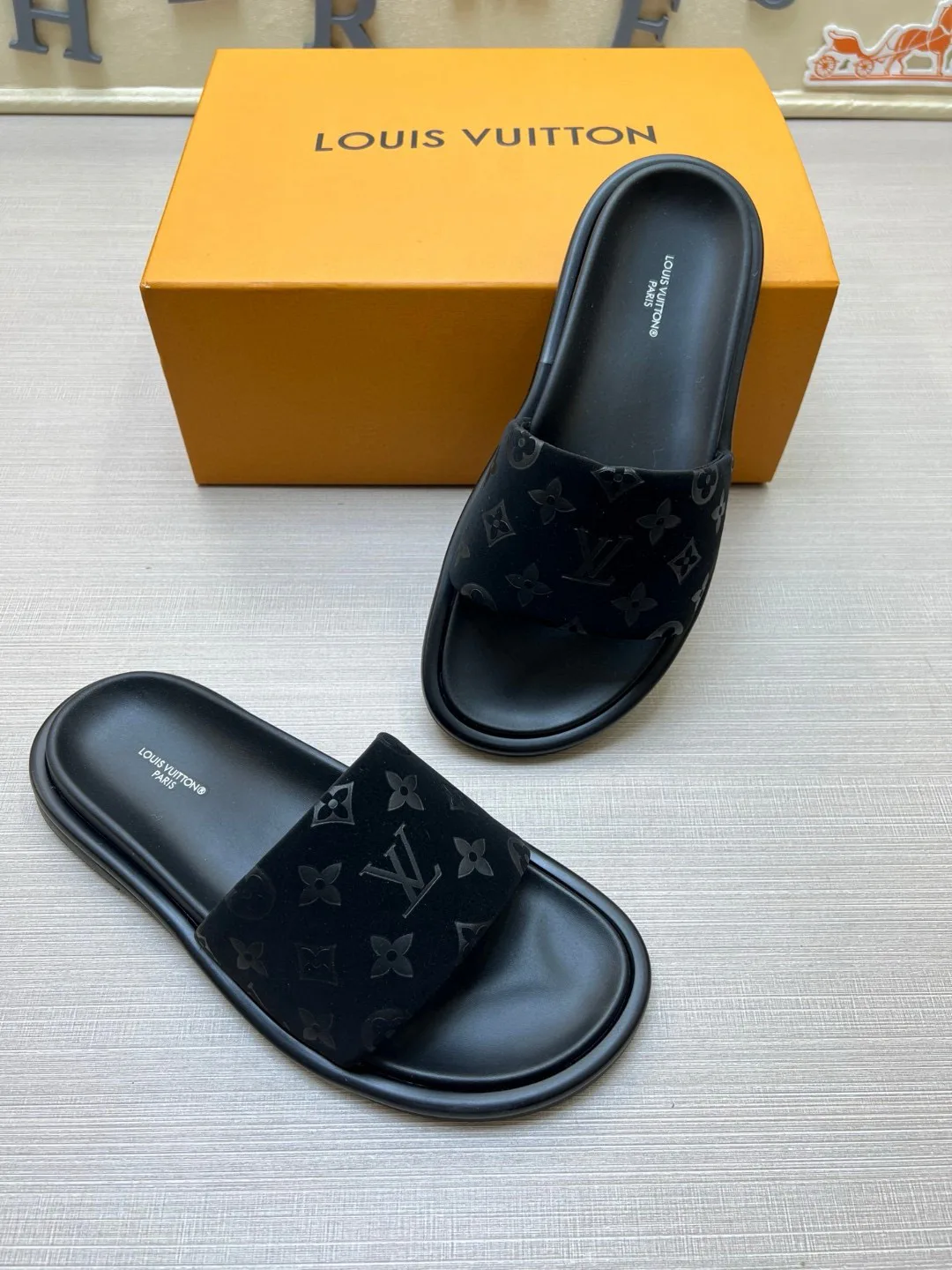 Шлепанцы Женские Louis Vuitton 9801514