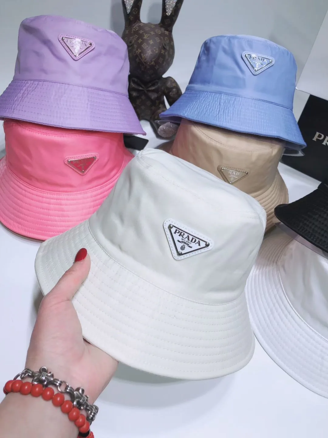 Головные Уборы Prada 13353805