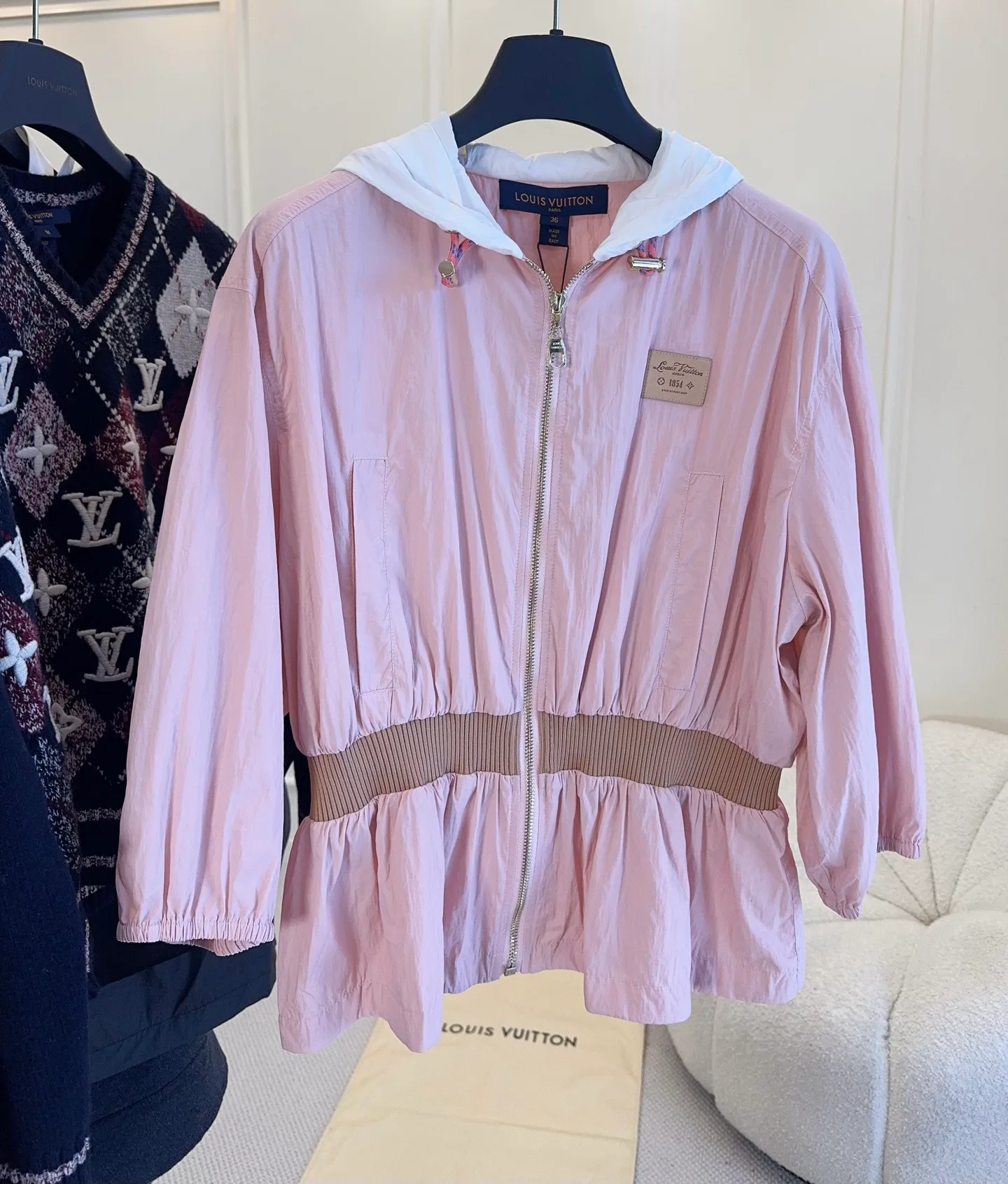 Куртки И Пуховики Женские Louis Vuitton 18923708