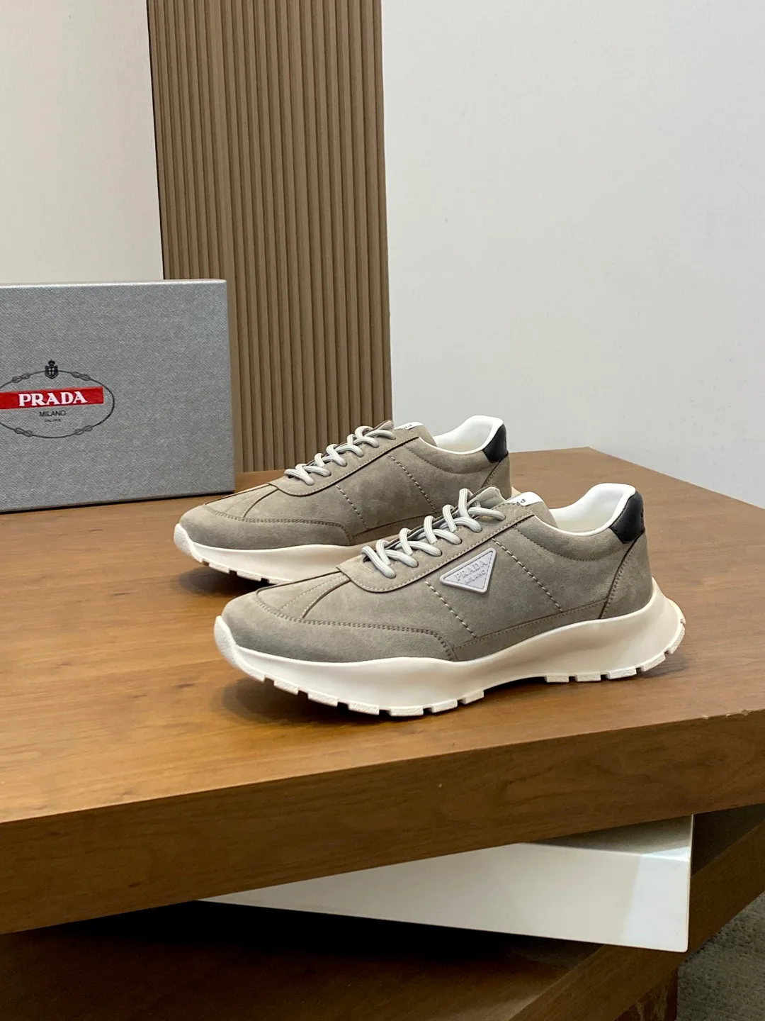 Кроссовки Женские Prada 18274628