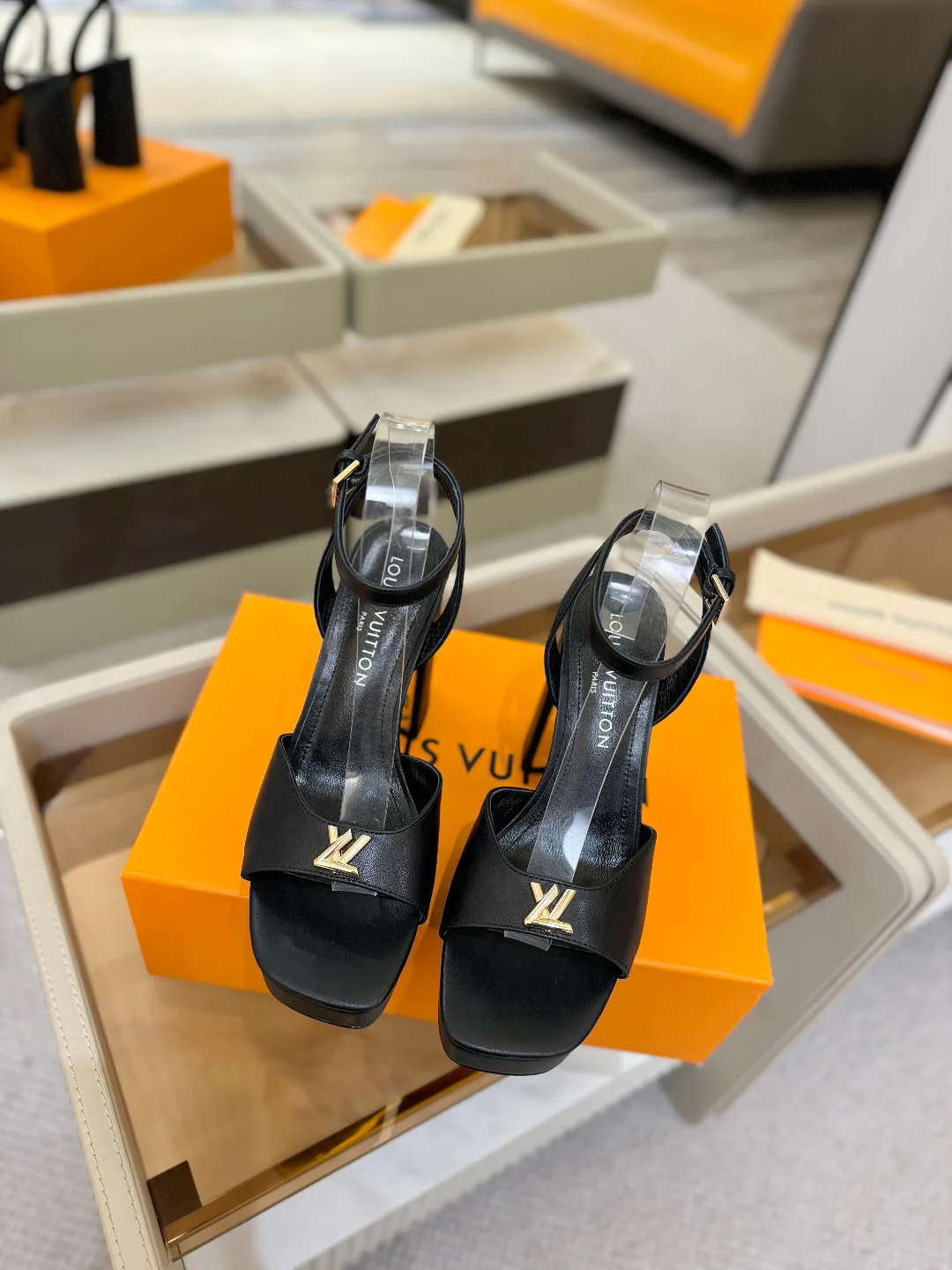 Босоножки Женские Louis Vuitton 10910169