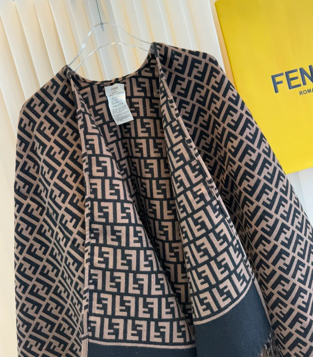 Шарфы Fendi 18627245