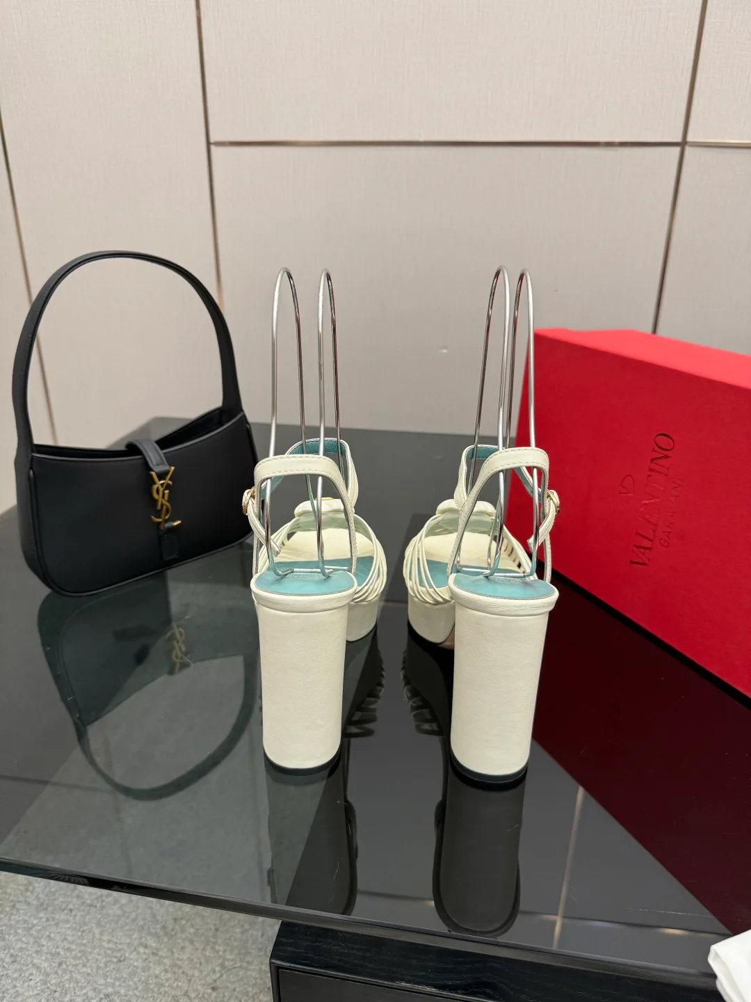 Босоножки Женские Valentino 5052051