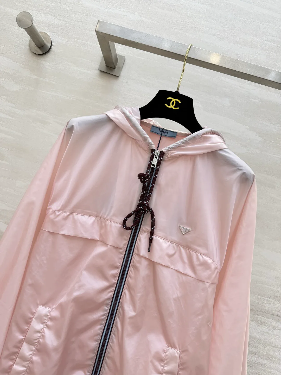Куртки И Пуховики Женские Prada 17718538