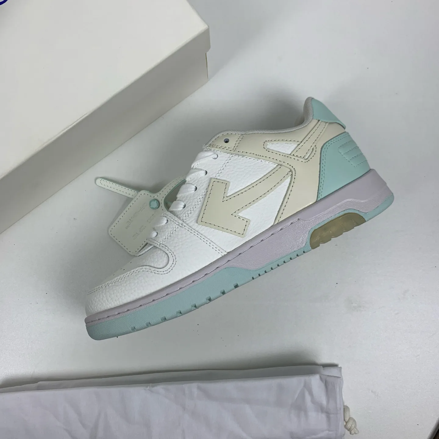 Кроссовки Женские Off-White 17776392