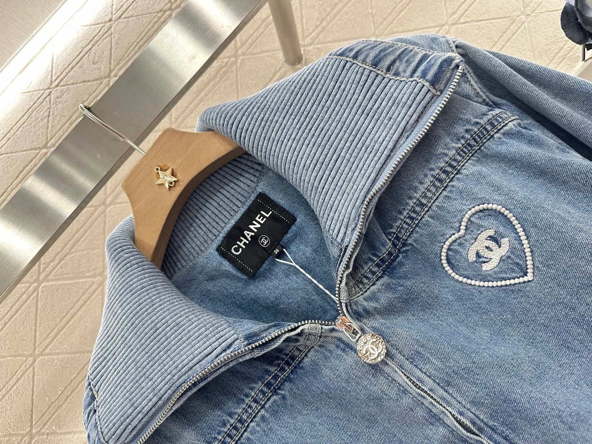 Куртки И Пуховики Женские Chanel 910142