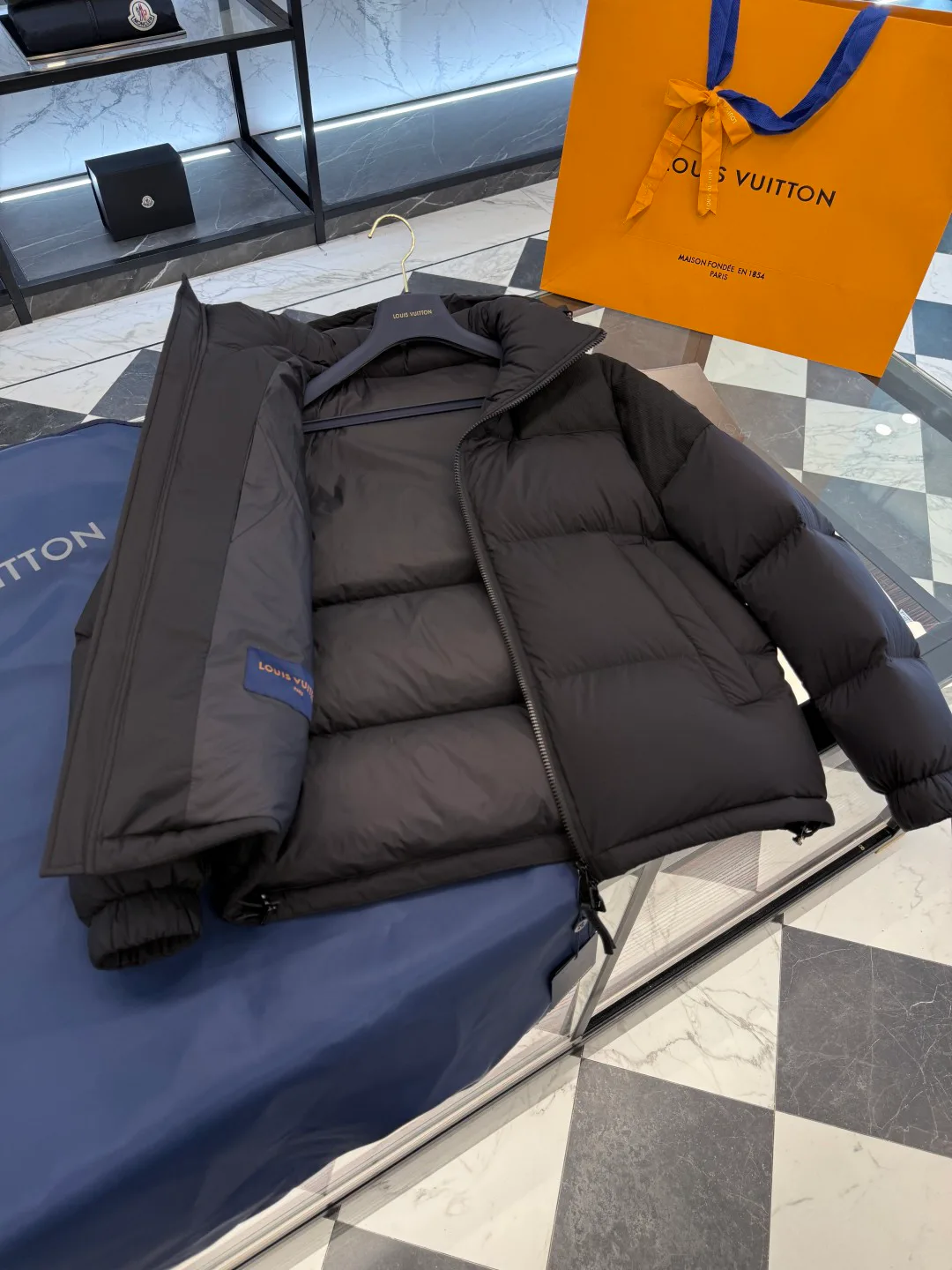 Куртки И Пуховики Женские Louis Vuitton 1749839