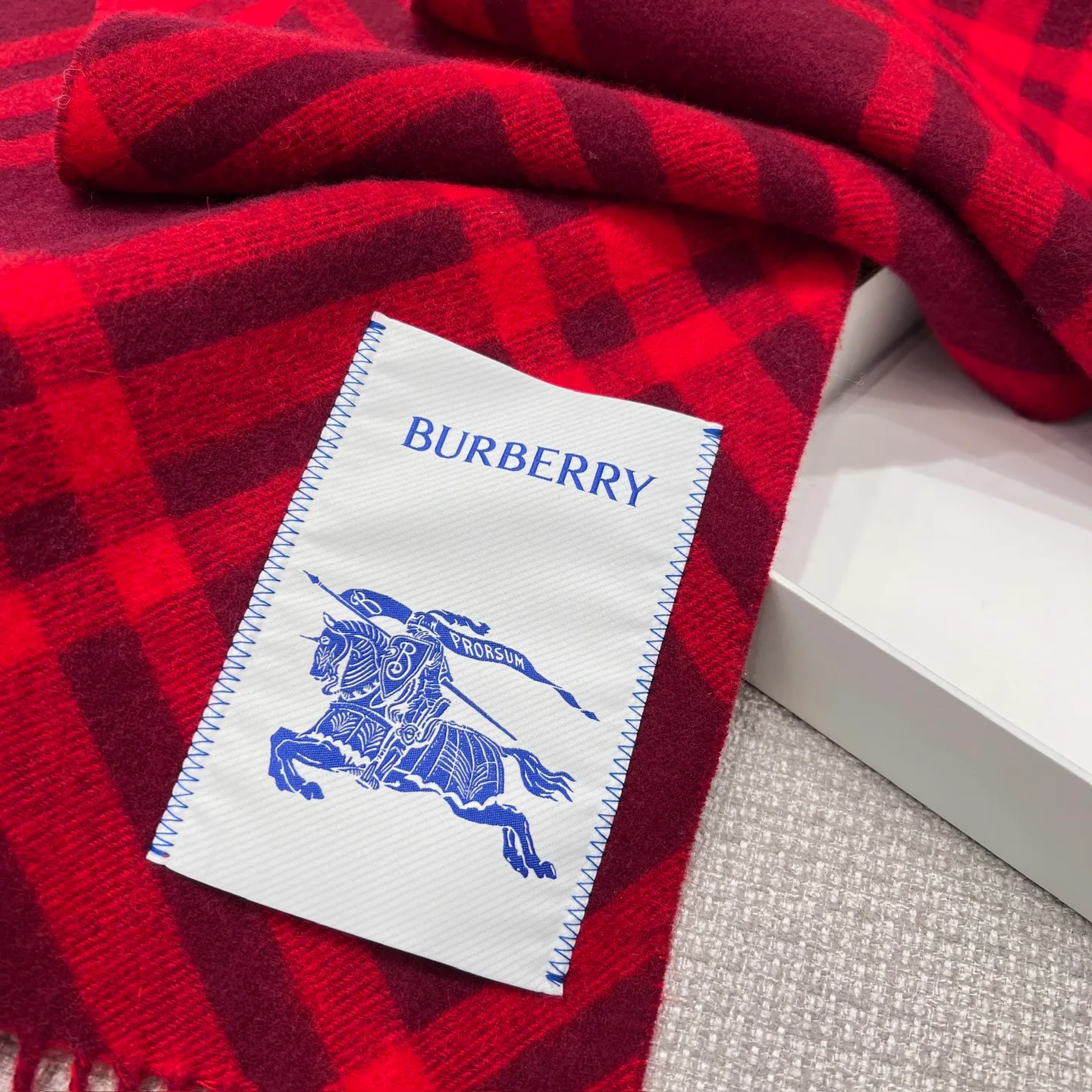 Шарфы Burberry 17945507