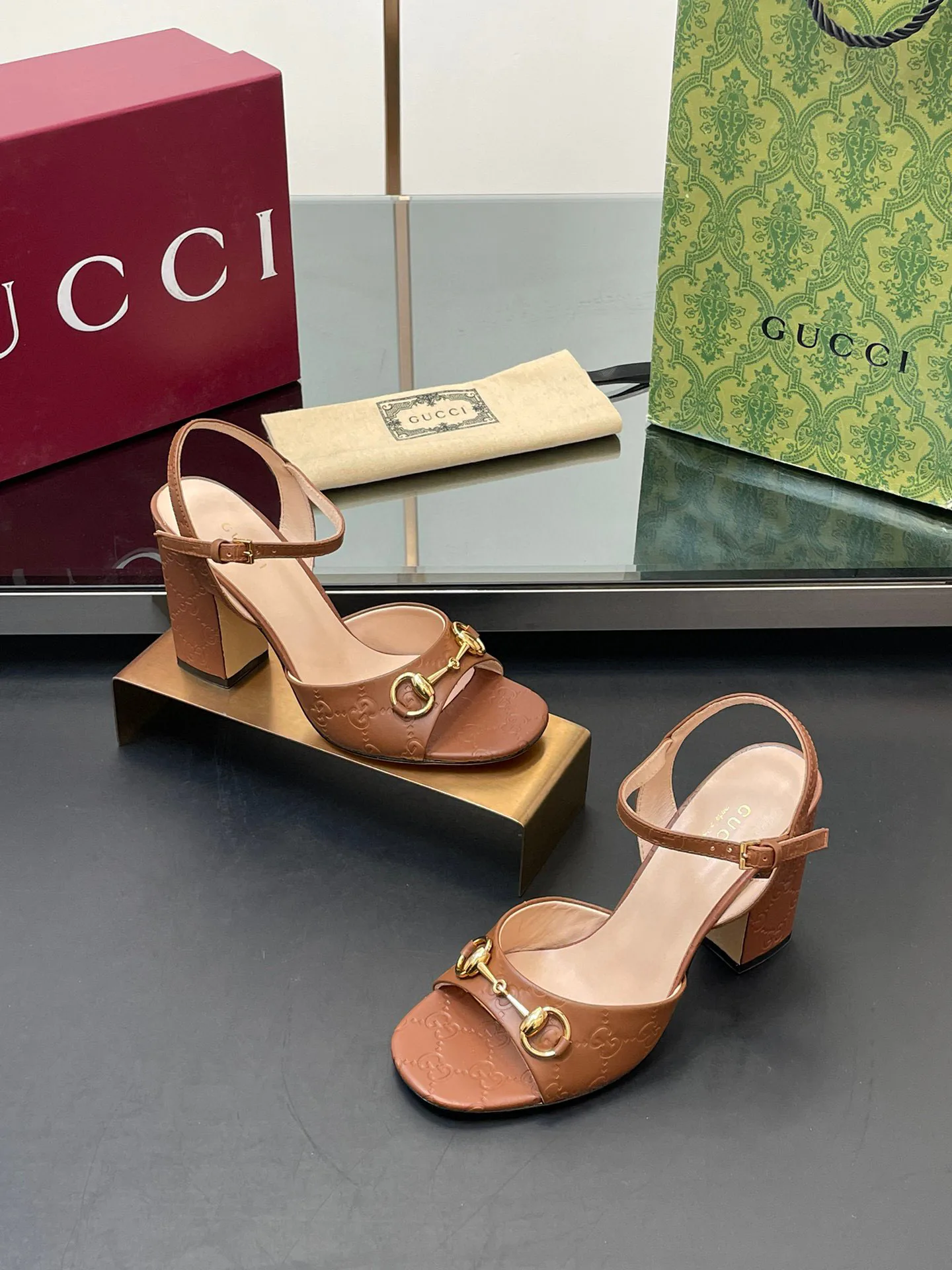 Босоножки Женские Gucci 17614708