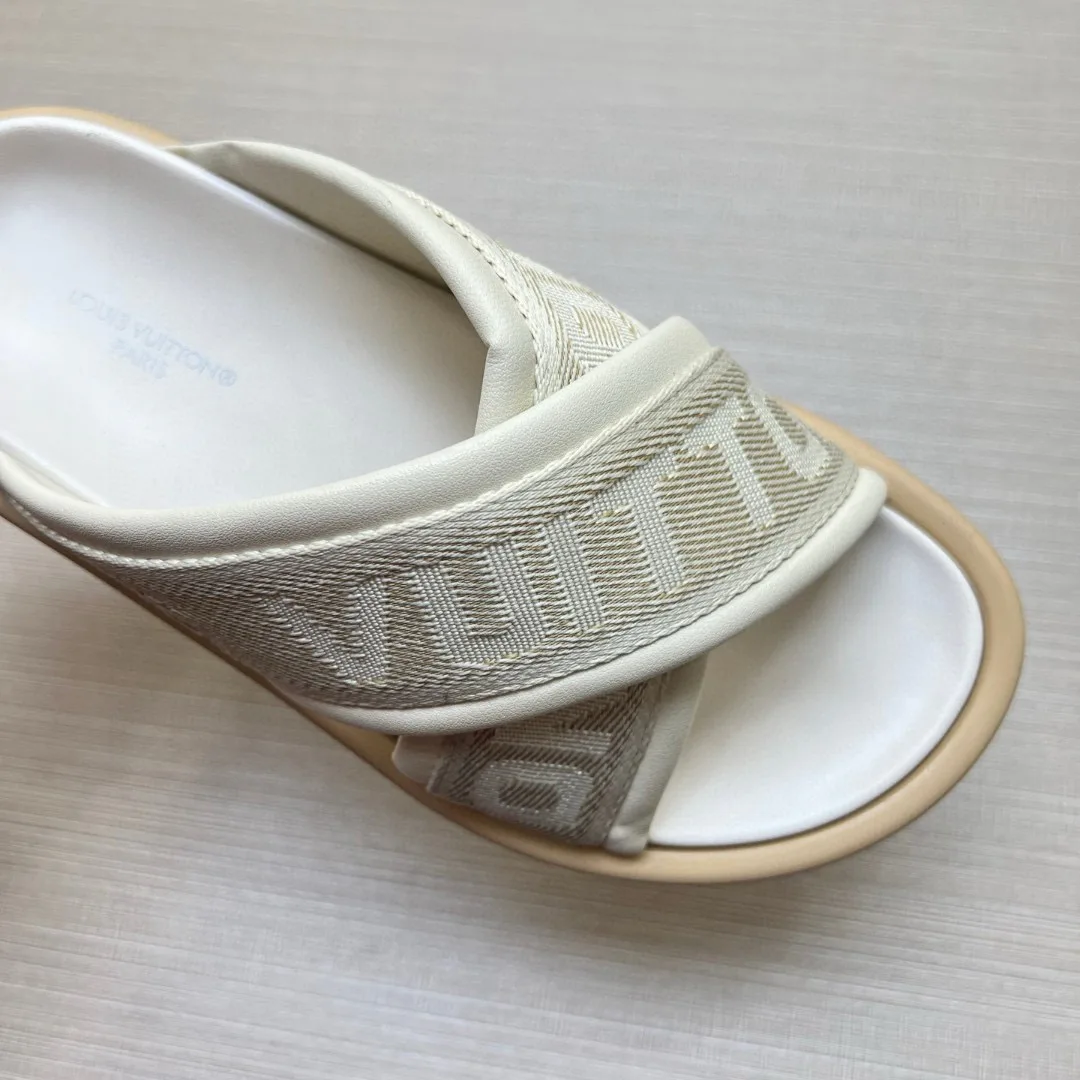 Шлепанцы Женские Louis Vuitton 9801538