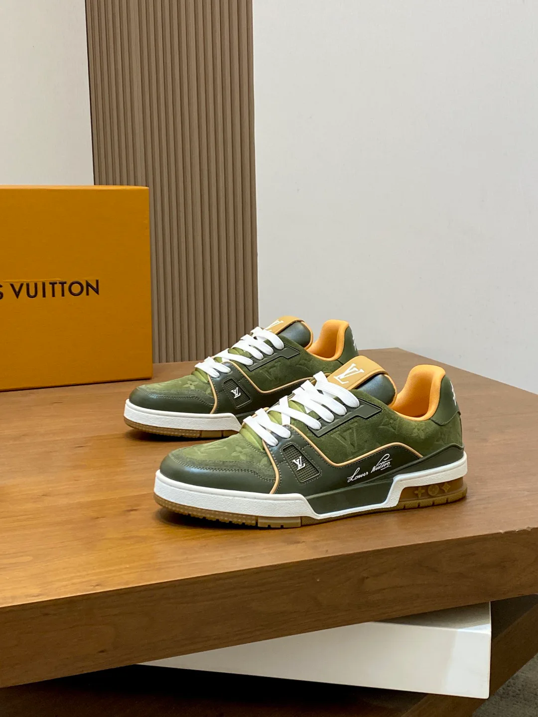 Кроссовки Мужские Louis Vuitton 18707610