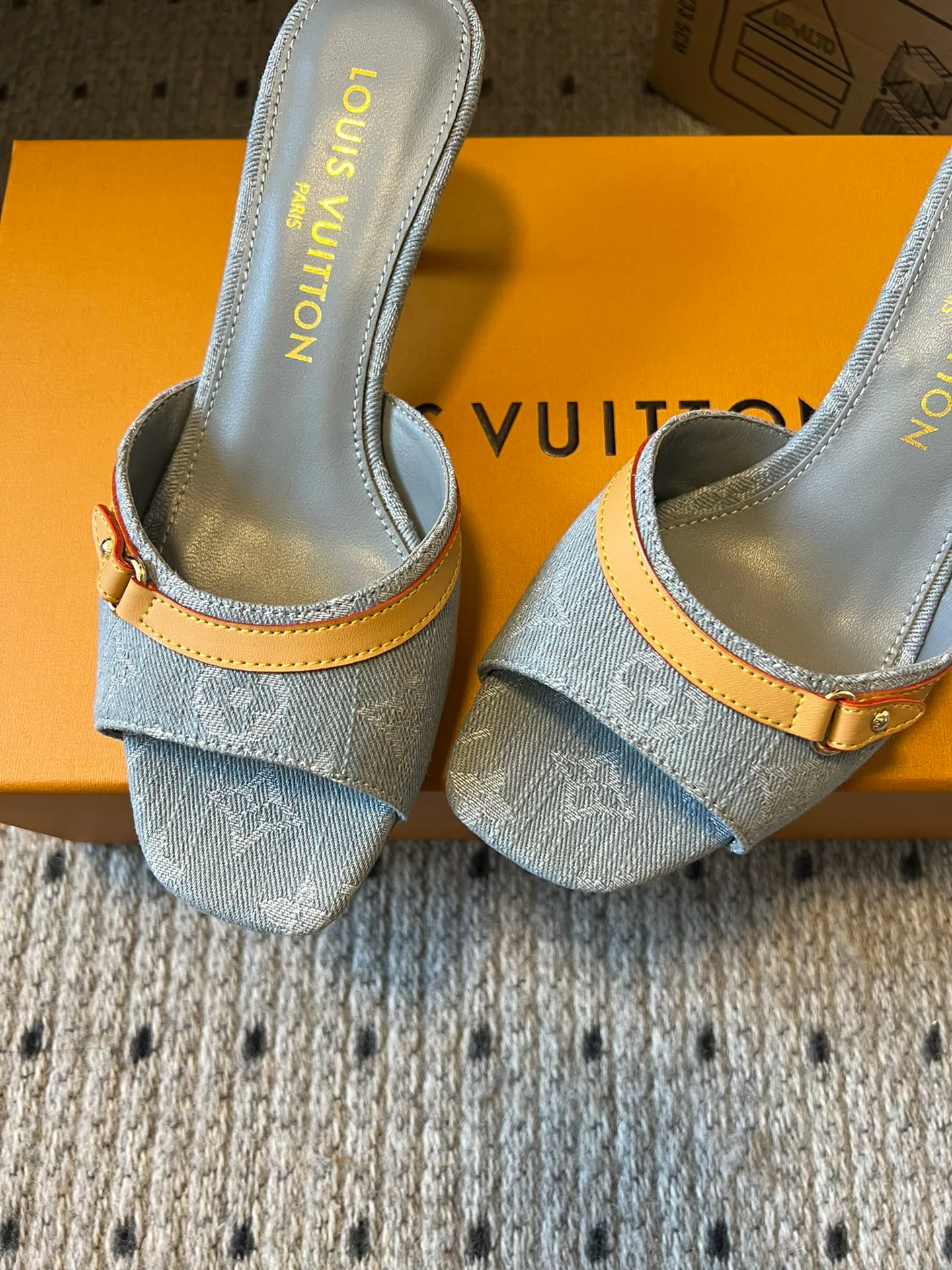 Босоножки Женские Louis Vuitton 13332028