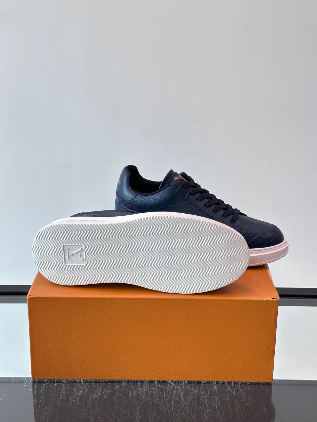 Кроссовки Женские Louis Vuitton 18400577