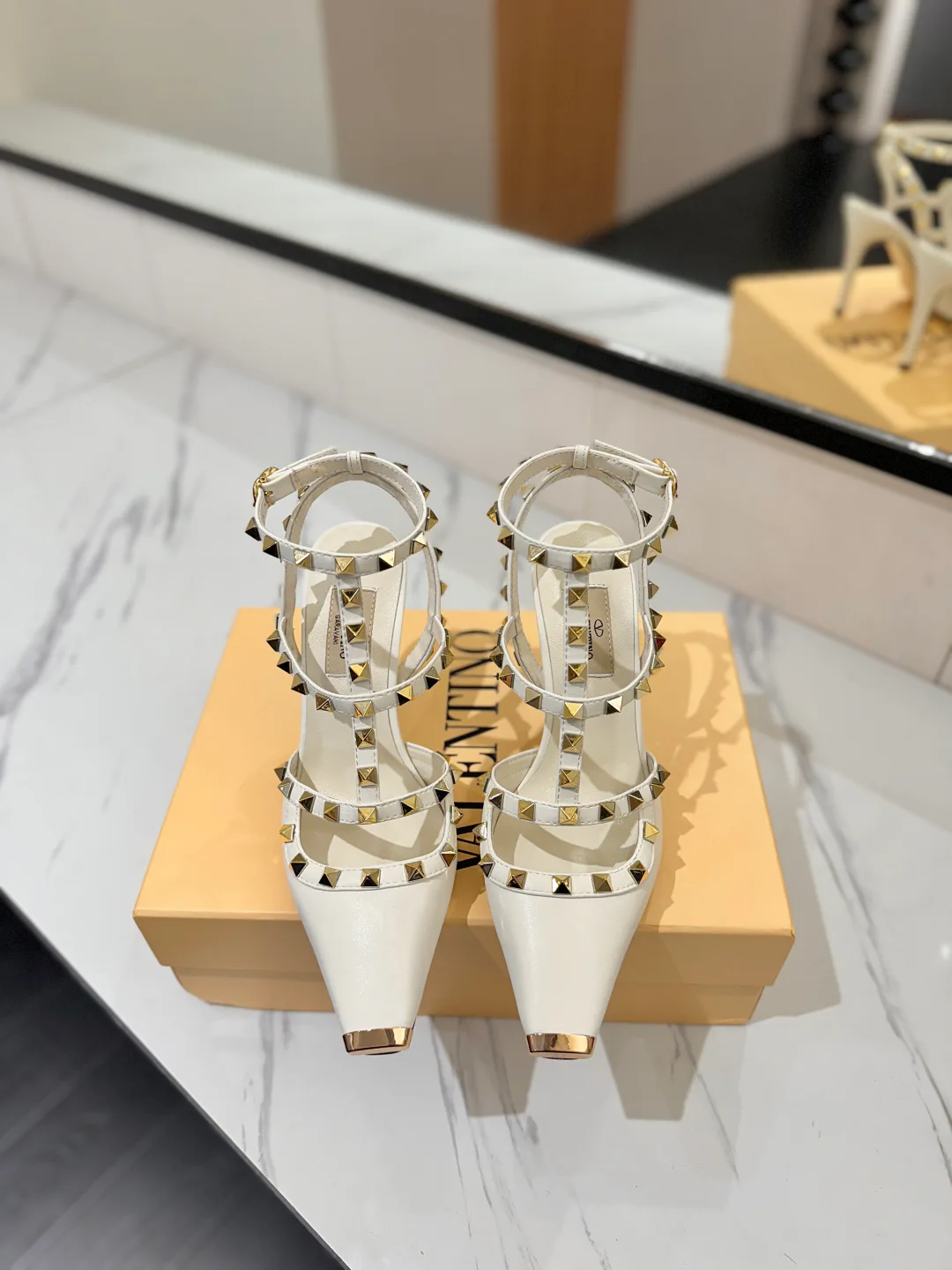 Босоножки Женские Valentino 17366646