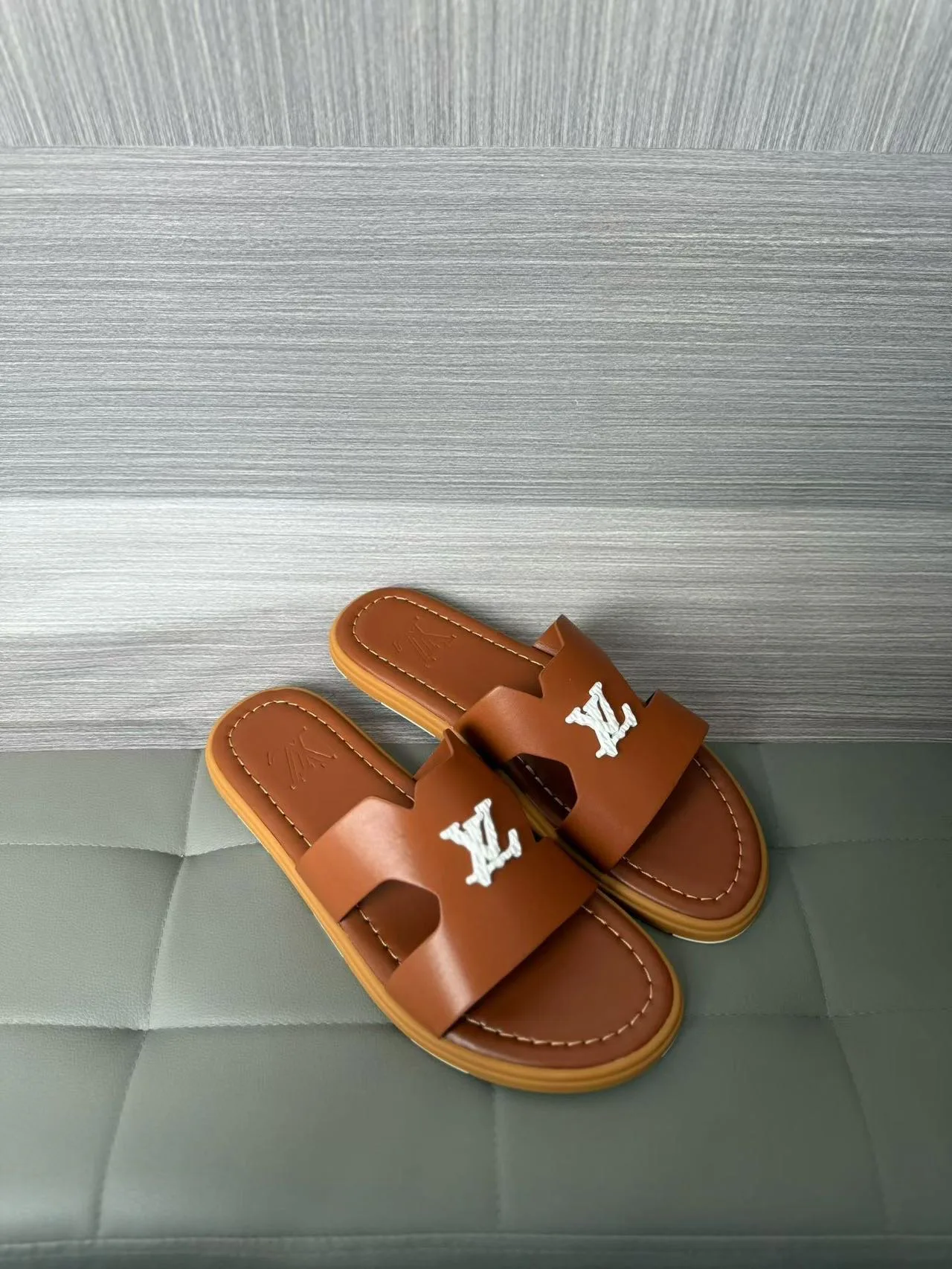 Шлепанцы Женские Louis Vuitton 829505