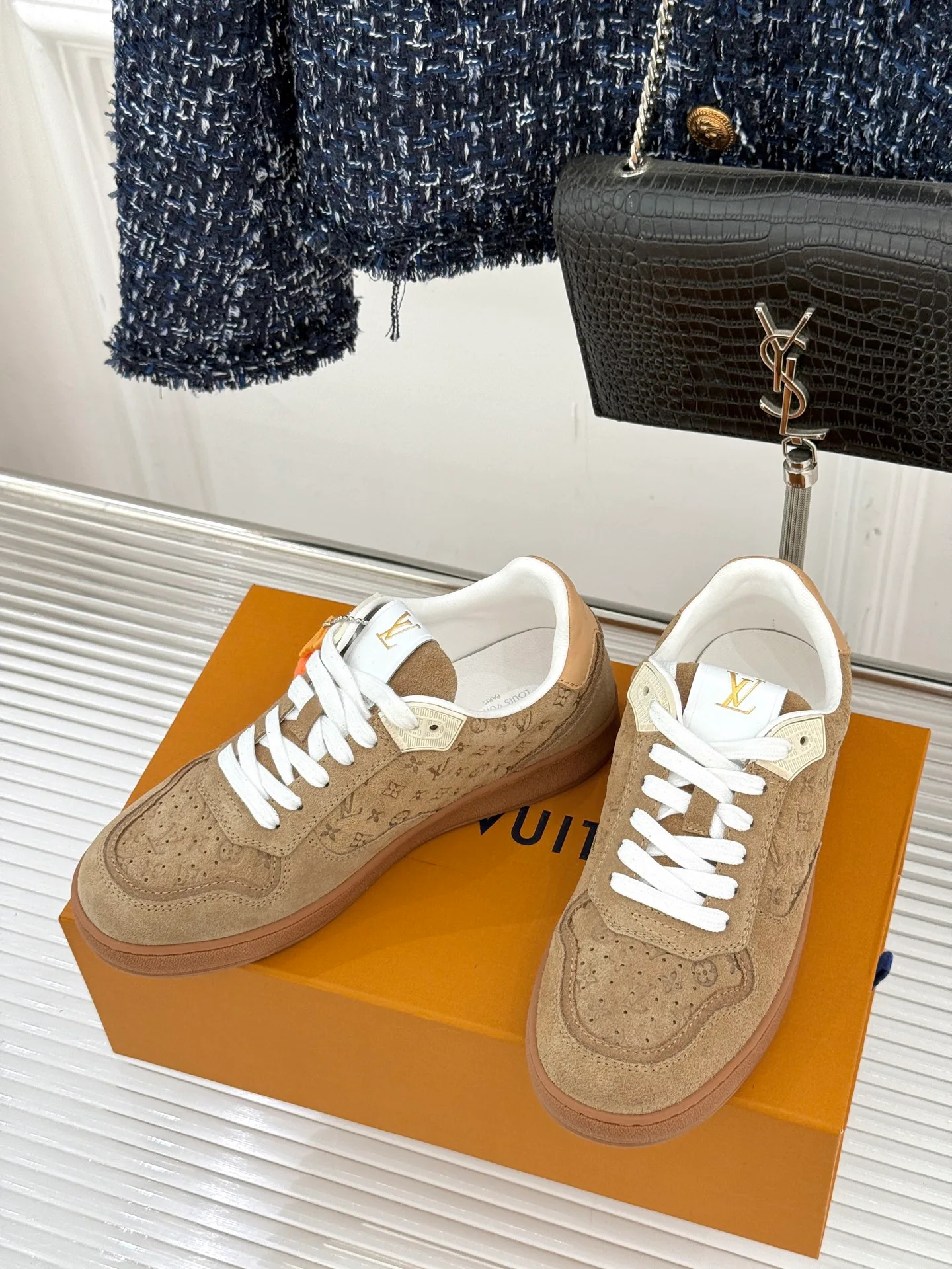 Кроссовки Женские Louis Vuitton 18036323