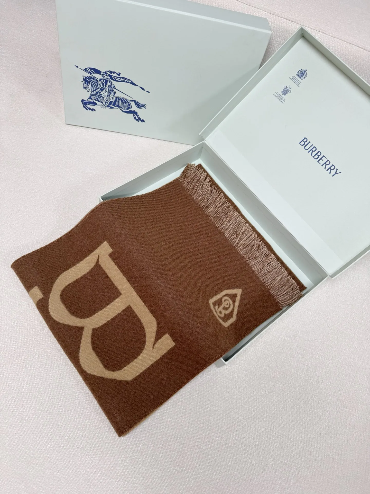Шарфы Burberry 848593