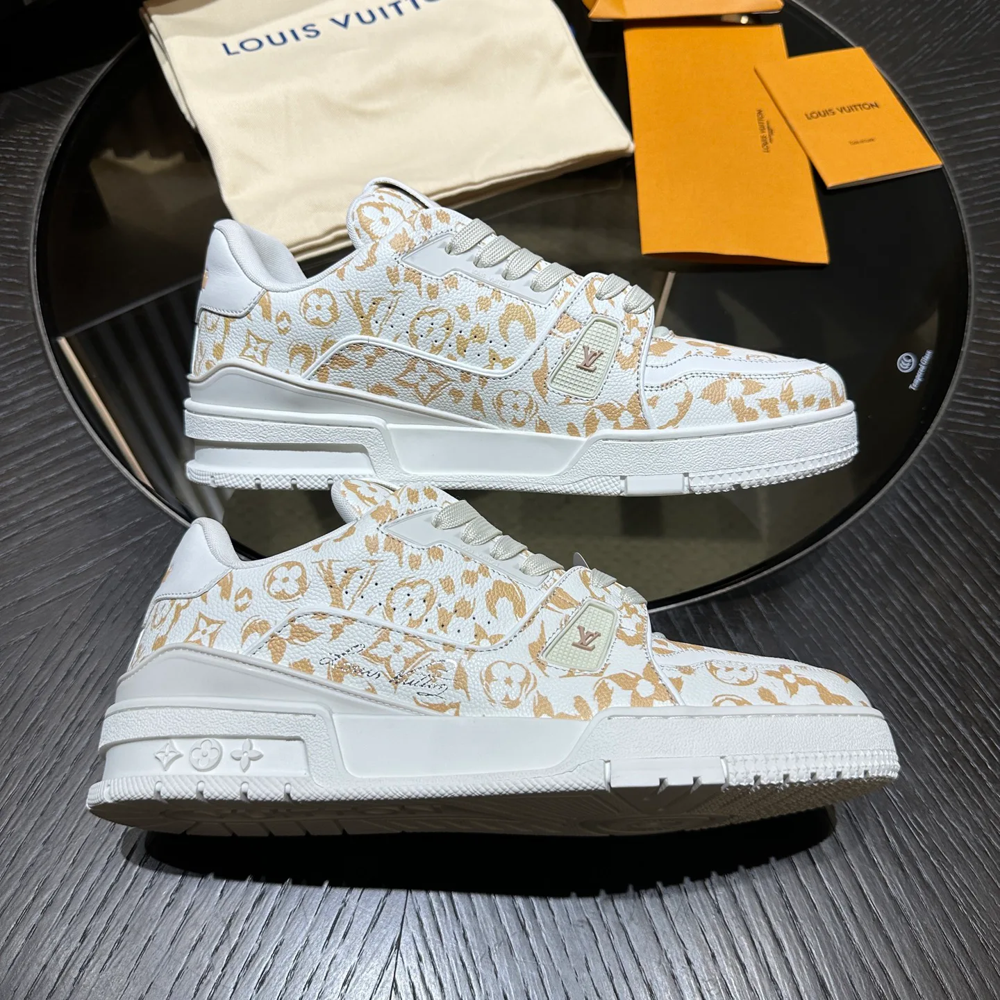 Кроссовки Женские Louis Vuitton 18192449