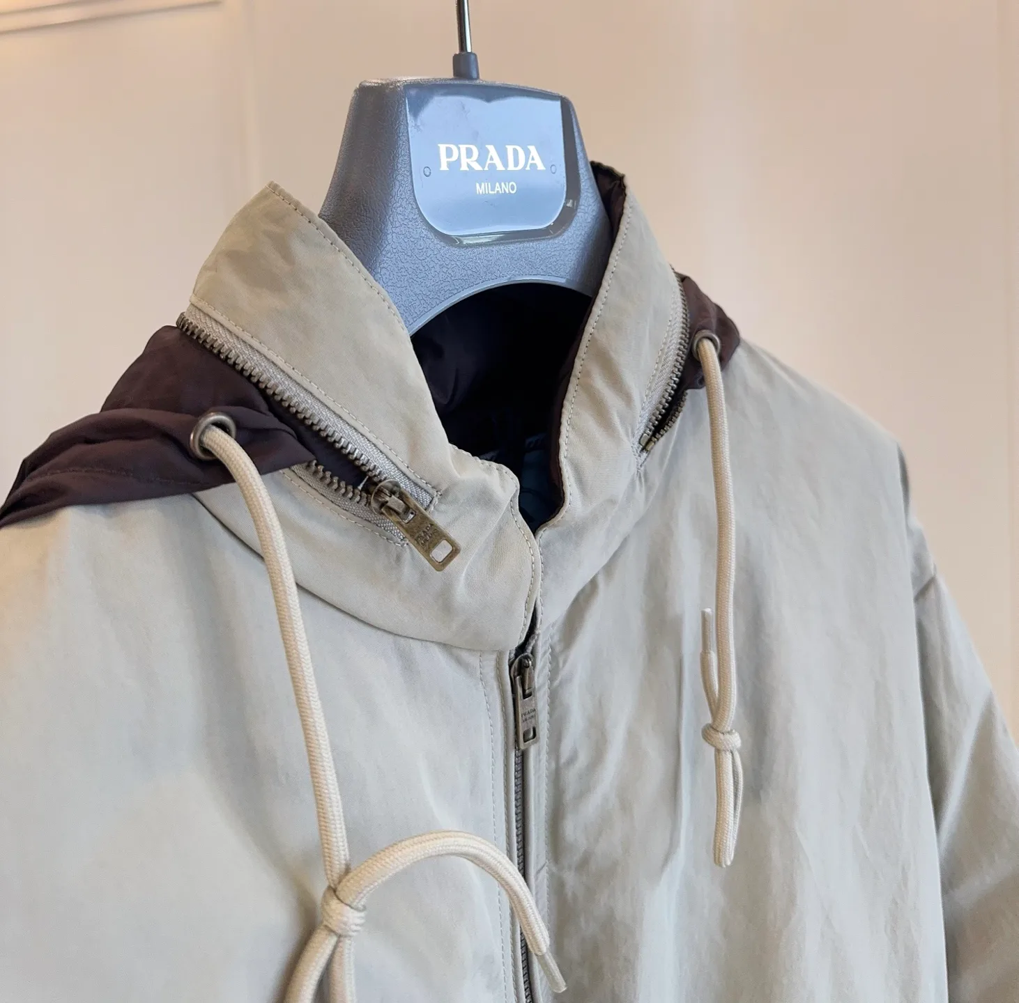 Куртки И Пуховики Женские Prada 18689569
