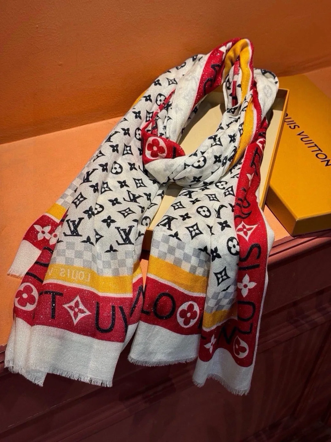 Шарфы Louis Vuitton 17673184