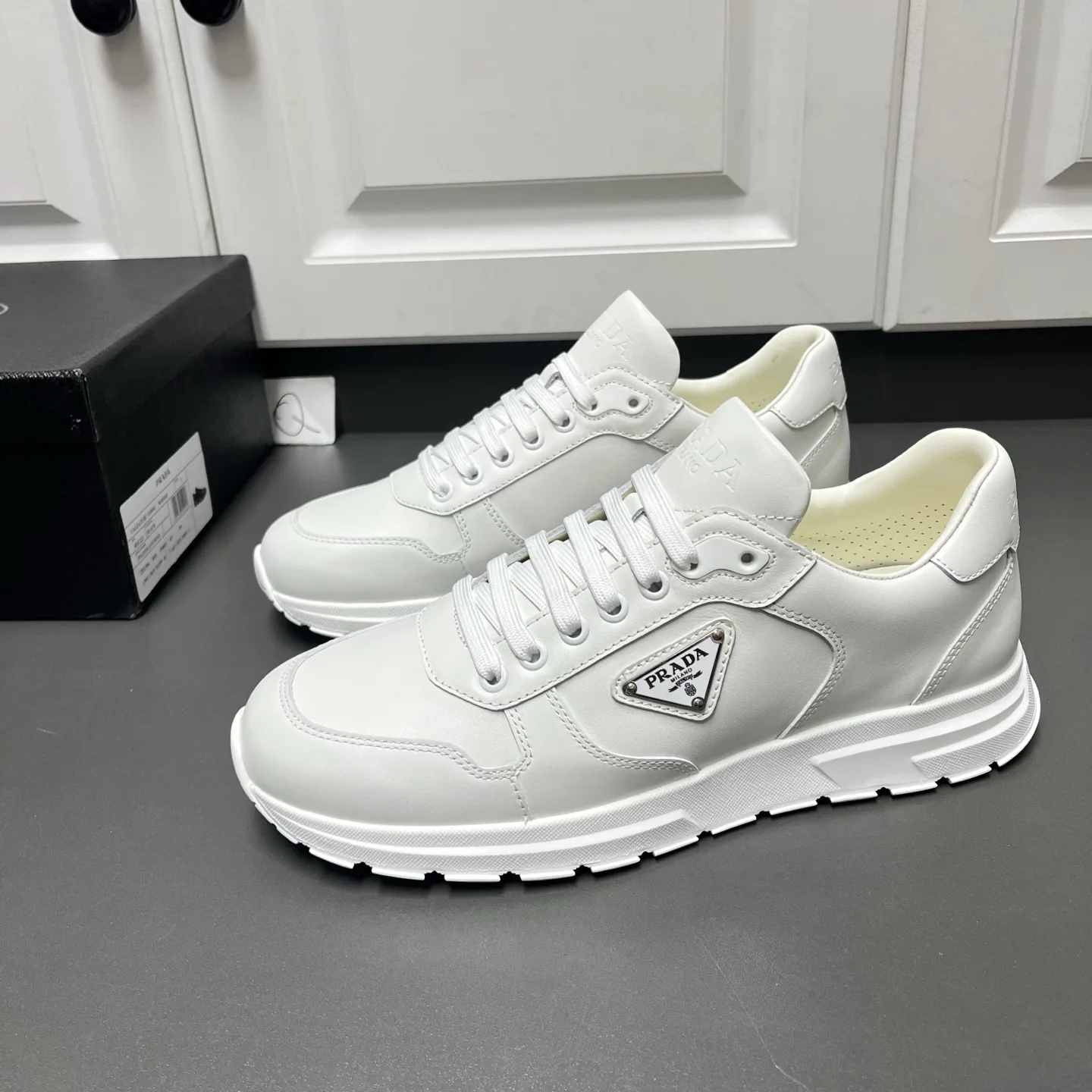 Кроссовки Мужские Prada 13403037