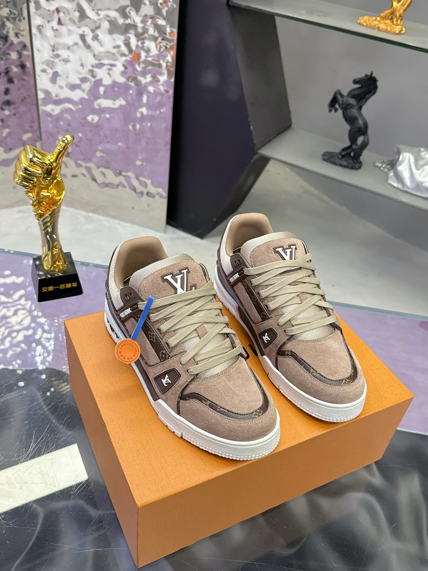 Кроссовки Женские Louis Vuitton 17530416