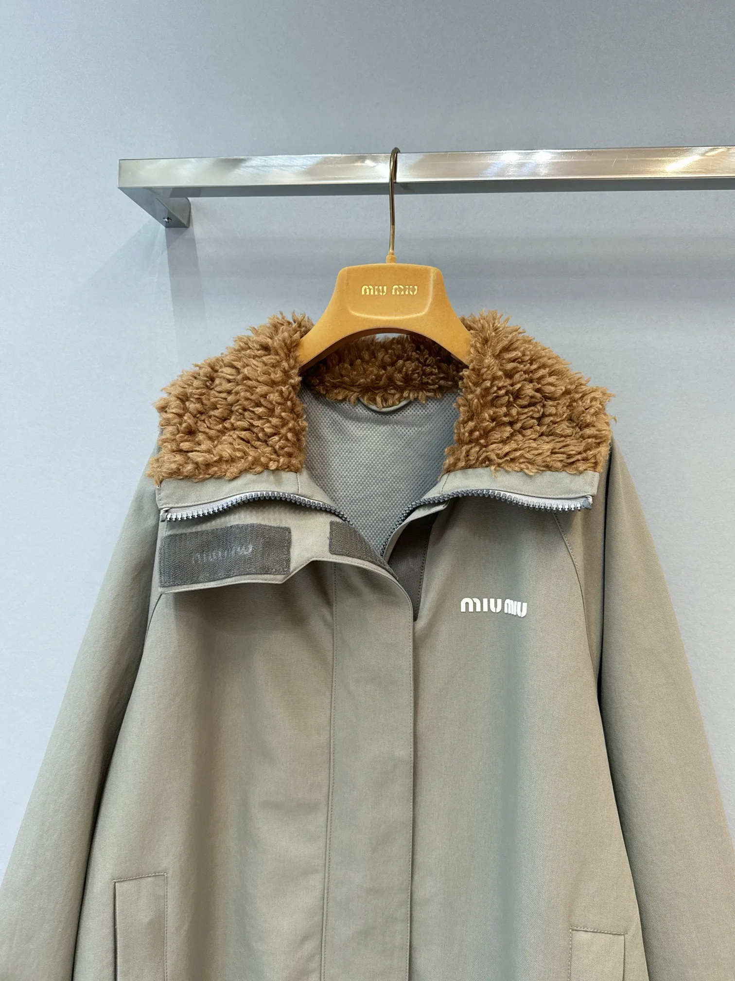 Куртки И Пуховики Женские Miu Miu 30030