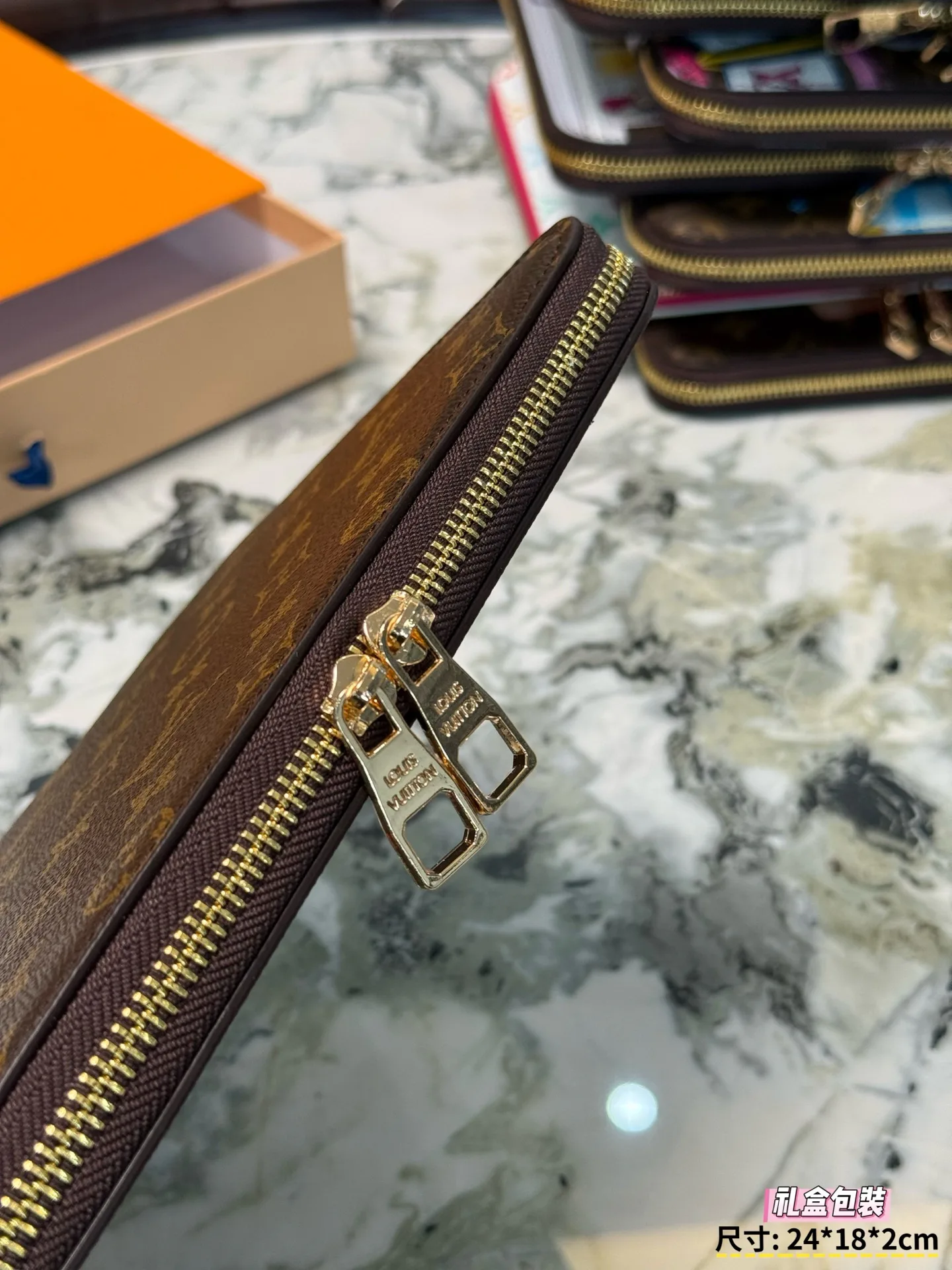 Клатчи Женские Louis Vuitton 18013760
