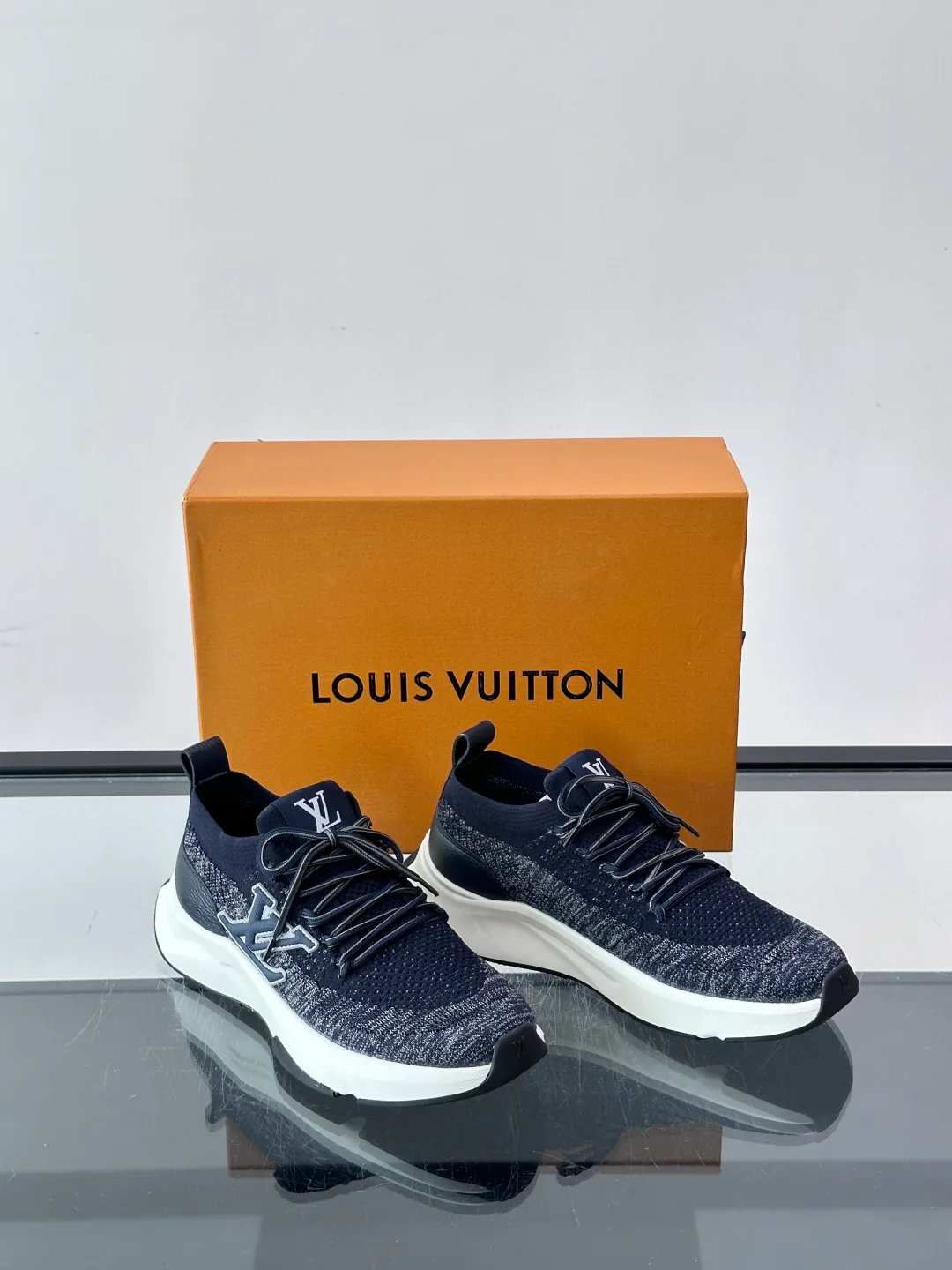 Кроссовки Мужские Louis Vuitton 18102385