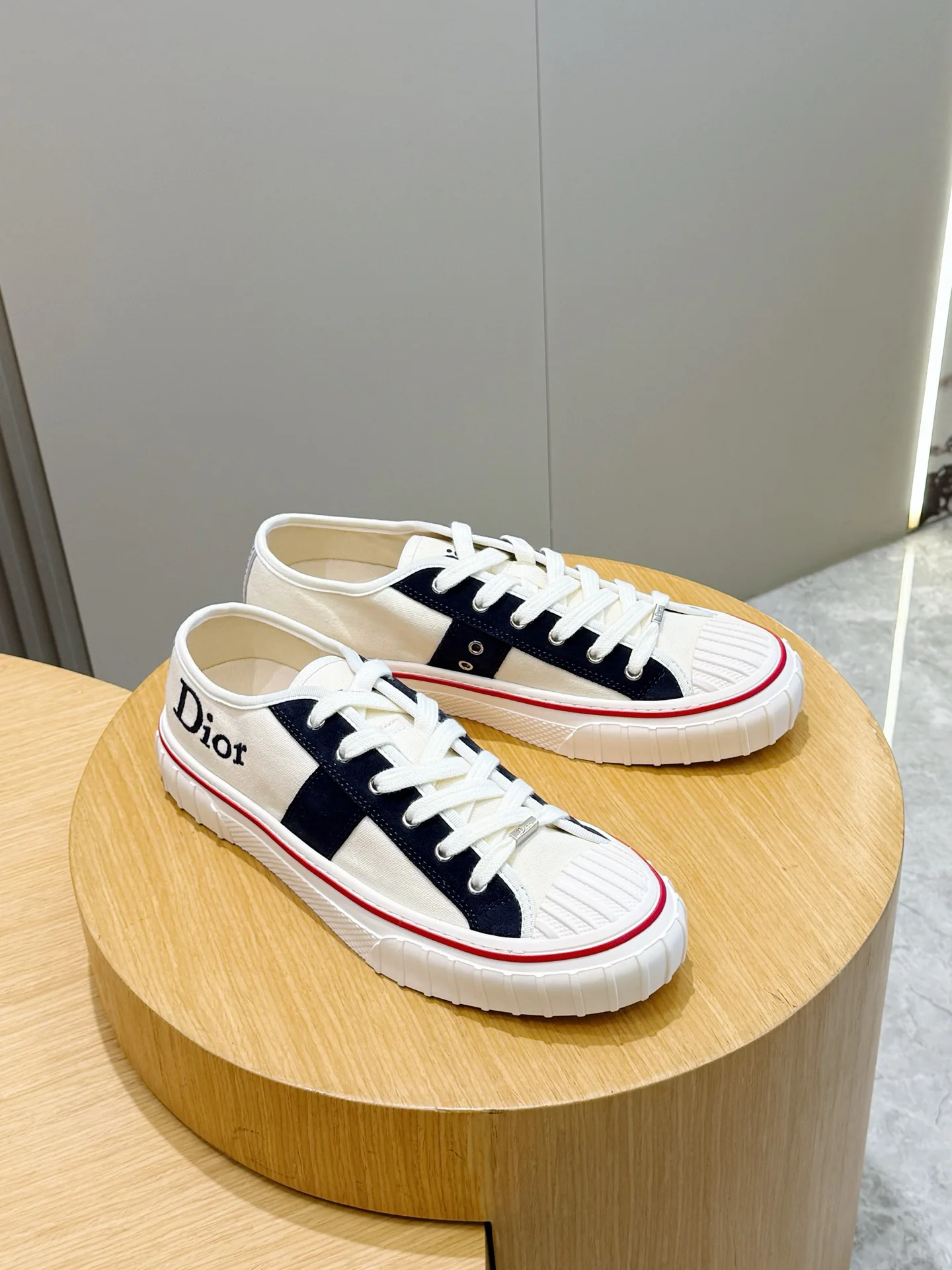 Кроссовки Женские Christian Dior 18101566