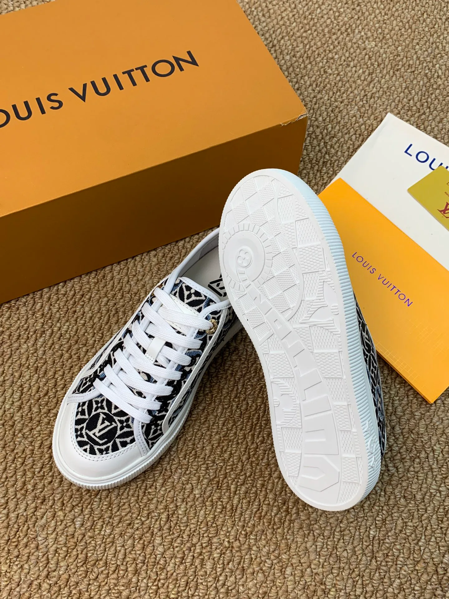 Кроссовки Женские Louis Vuitton 17545199