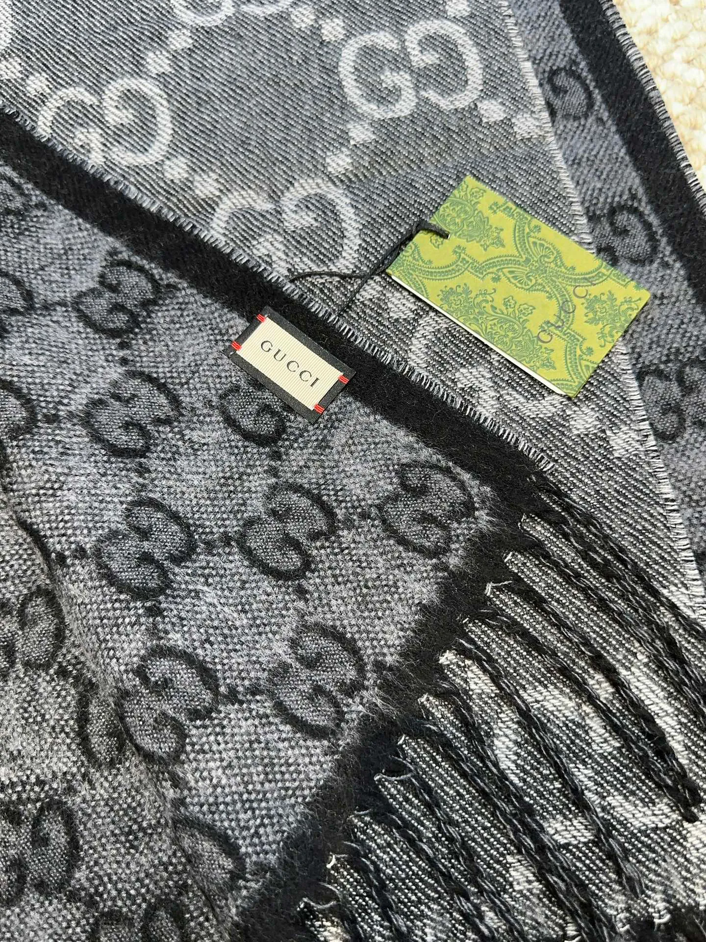 Шарфы Gucci 1458316