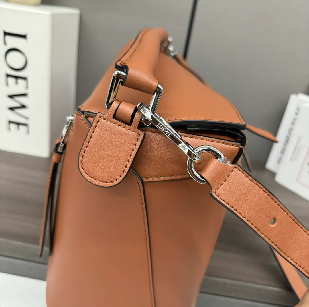Классические Сумки Женские Loewe 18030373