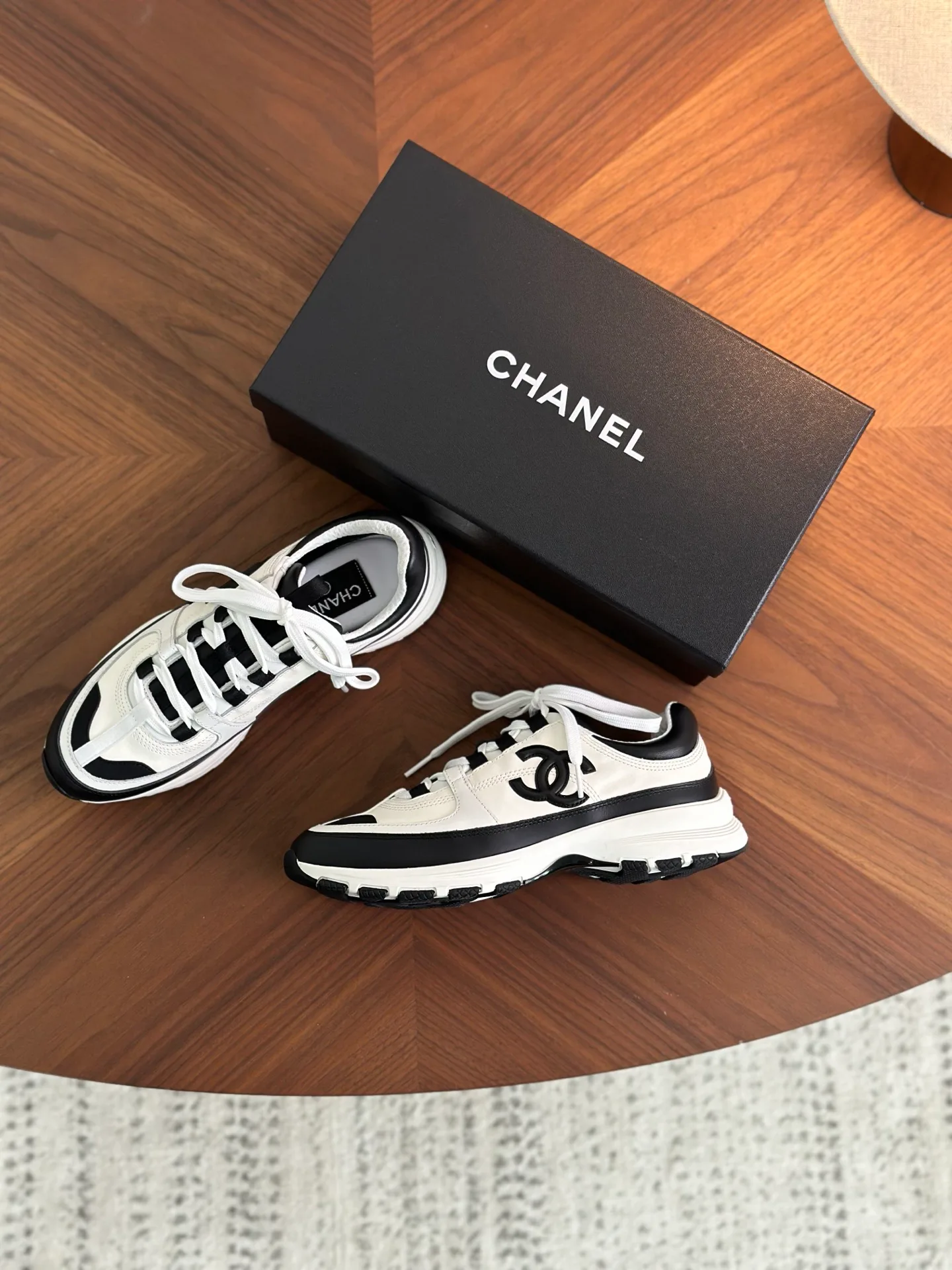 Кроссовки Женские Chanel 18329928