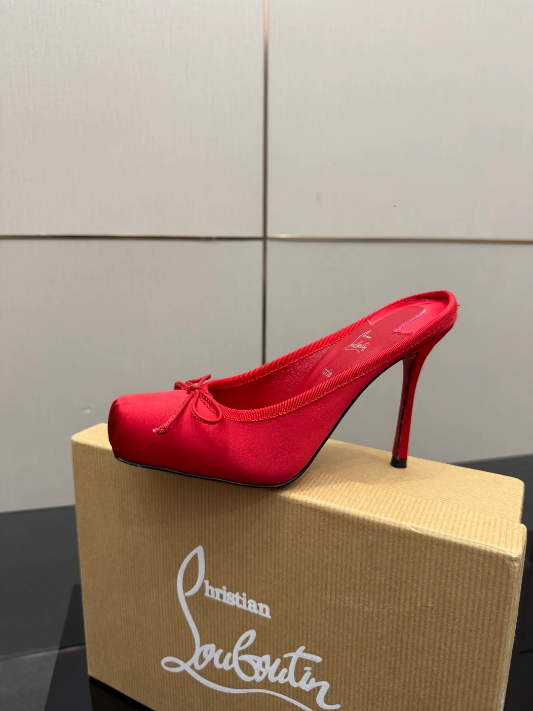 Туфли Женские Christian Louboutin 601439