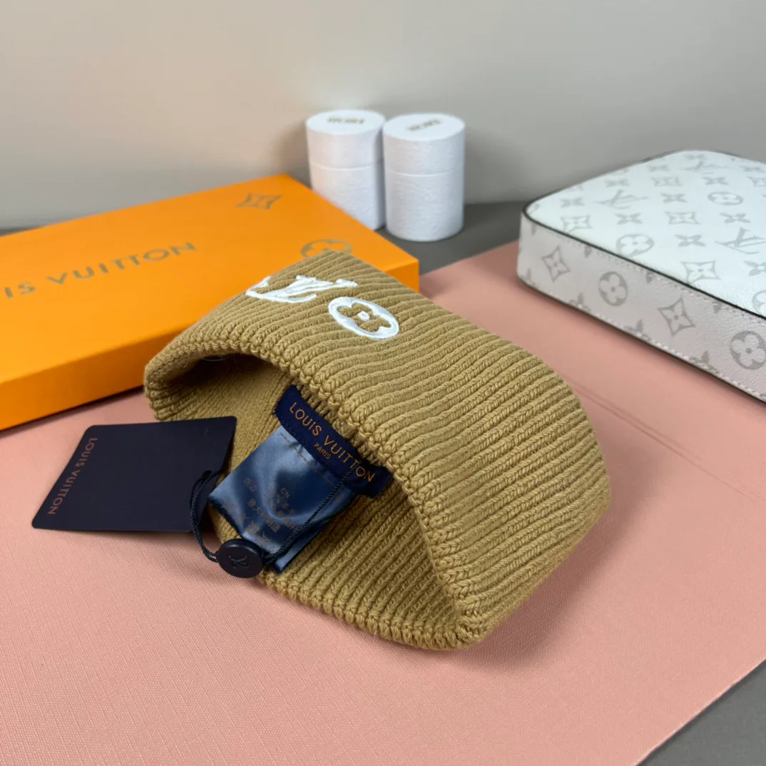 Головные Уборы Louis Vuitton 17879713