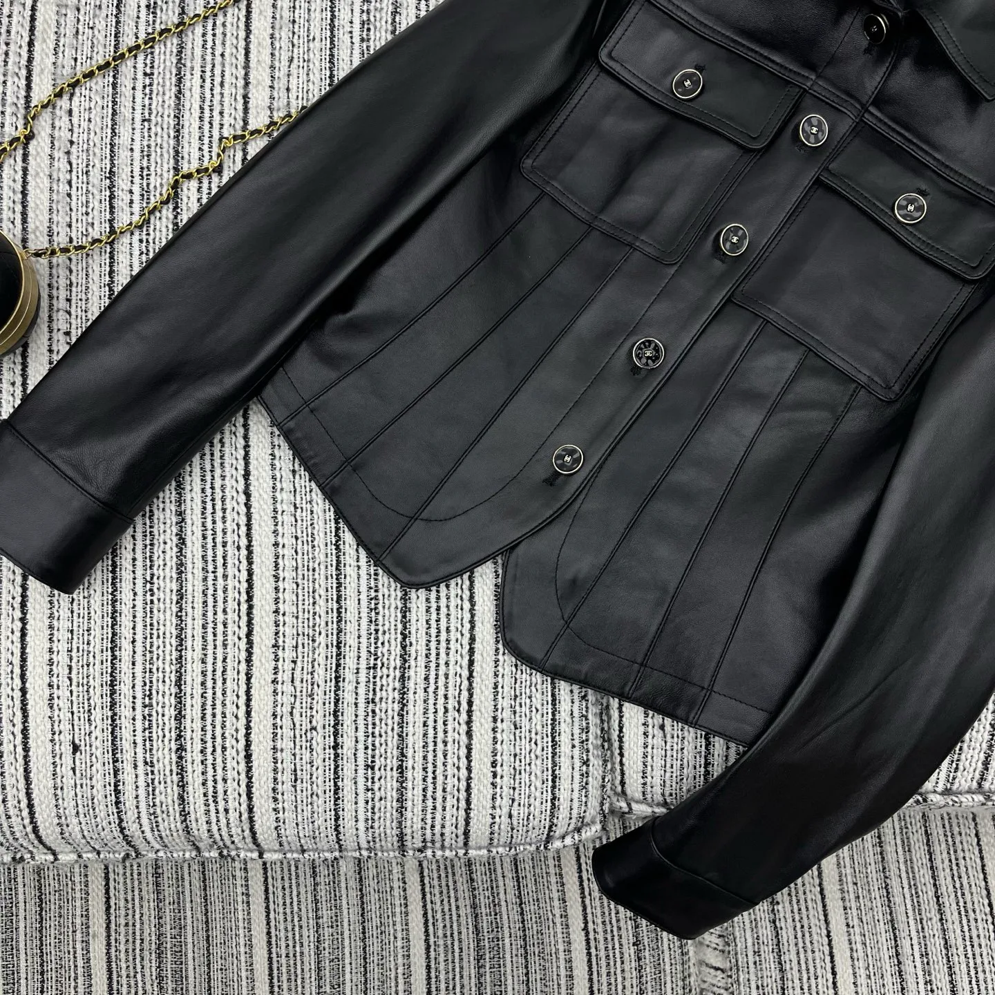 Кожаные Куртки И Дублёнки Женские Chanel 19371698