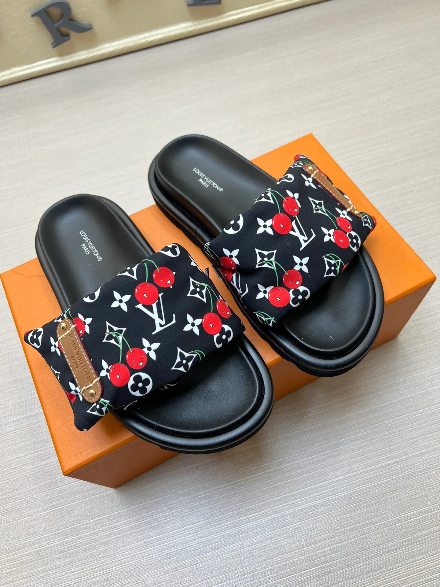 Шлепанцы Женские Louis Vuitton 9801561