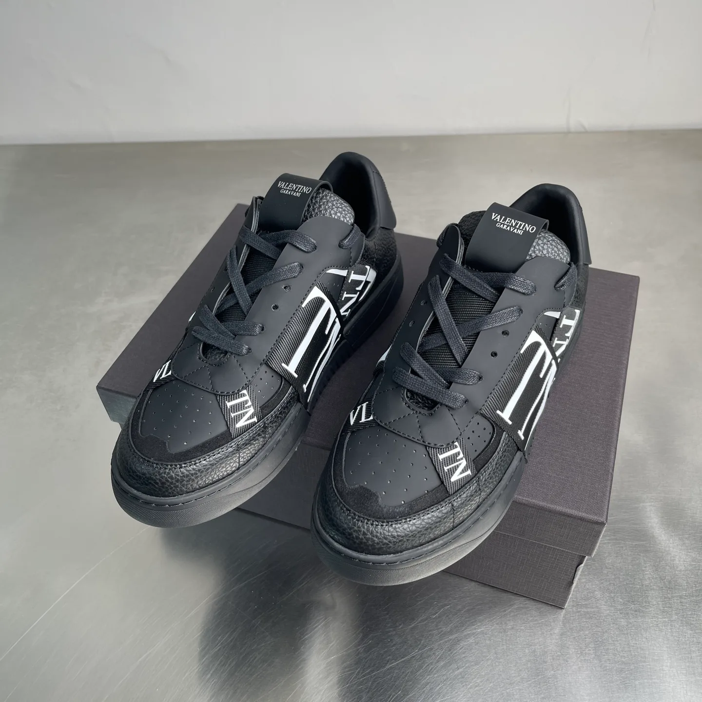 Кроссовки Женские Valentino 18637678