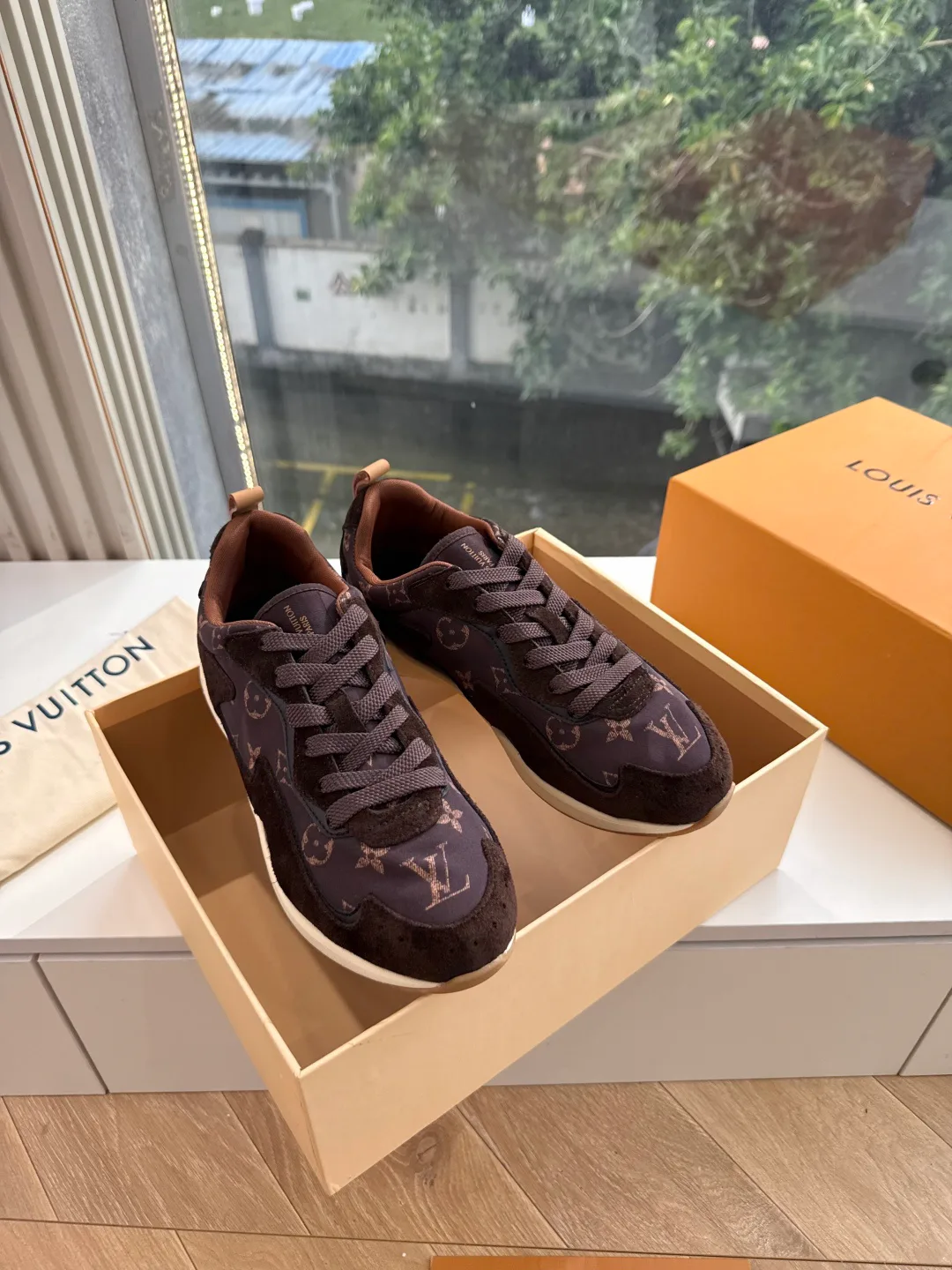 Кроссовки Женские Louis Vuitton 18053497
