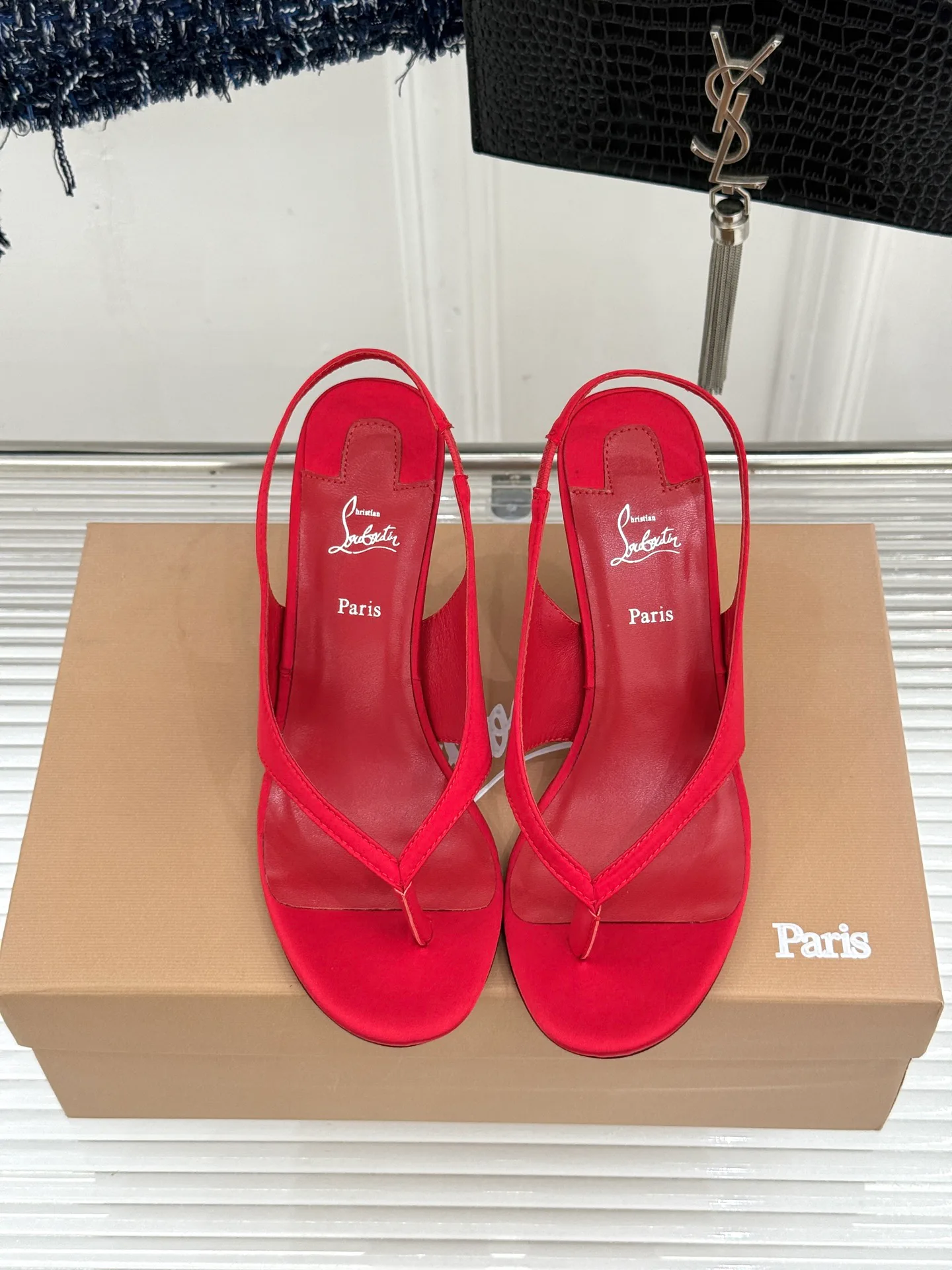 Босоножки Женские Christian Louboutin 18575746