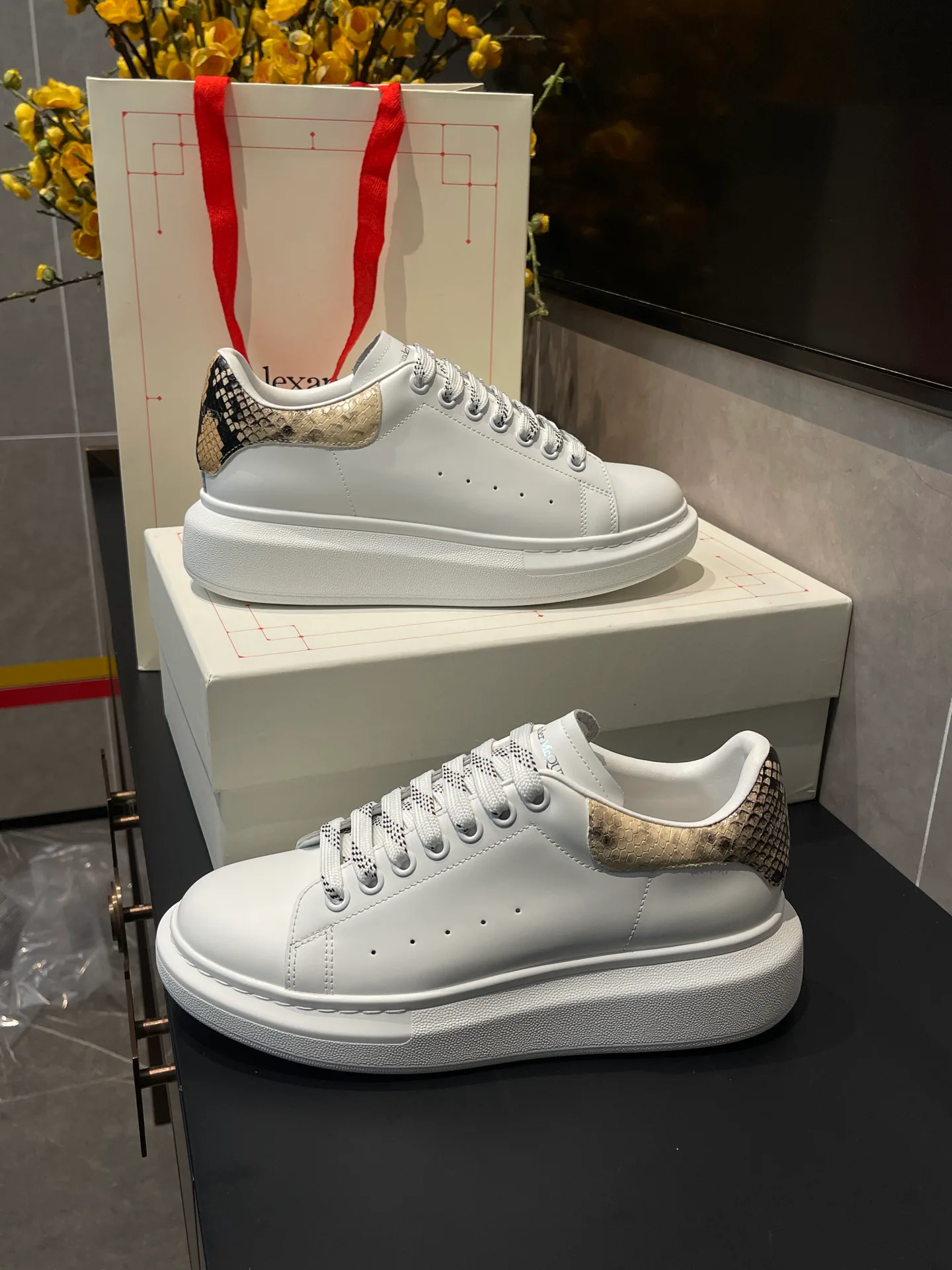 Кроссовки Женские Alexander Mcqueen 18363872