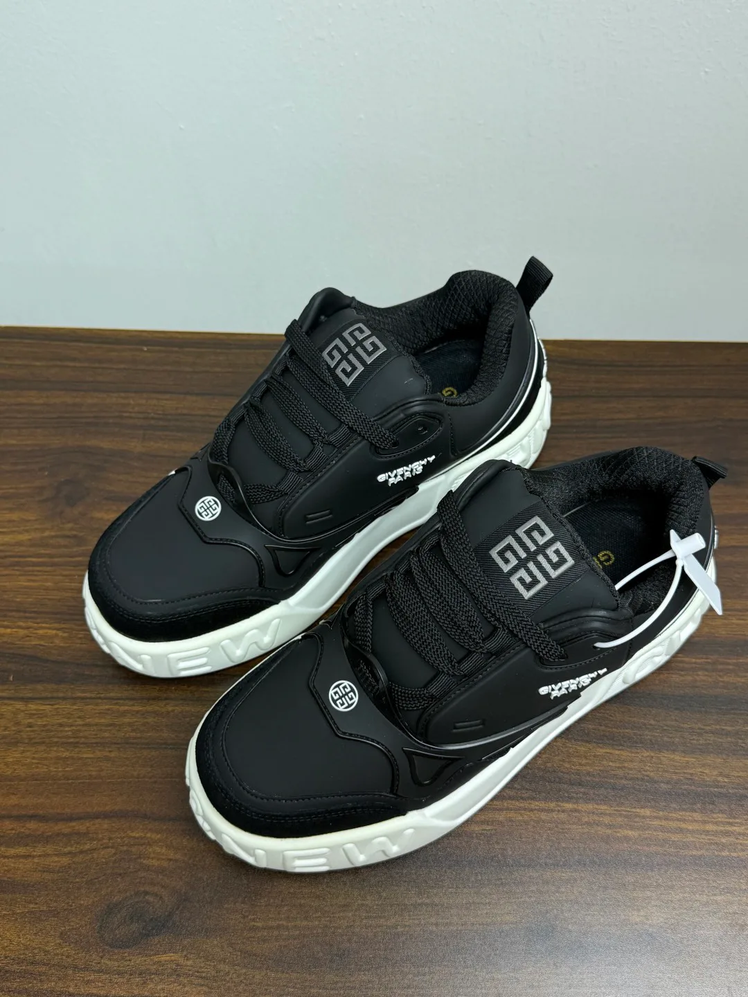 Кроссовки Женские Givenchy 18943106